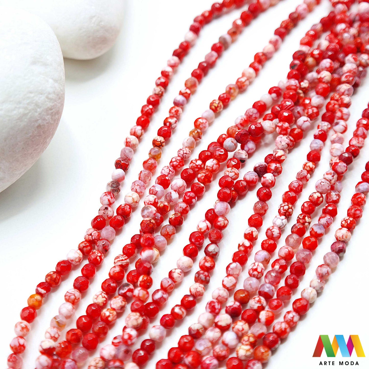 poludragi kamen ahat kristal kalcedon polu dragi poludrago kamenje dragulj mineral kvarc Ahat je jedan od najrasprostranjenijih kristala na planeti Ahat spada u grupu kalcedona izrazito je dekorativan te se od njega izrađuje lijepi nakit i ukrasni predmeti U Hrvatskoj je poznati Lepoglavski Ahat s brda Gaveznica