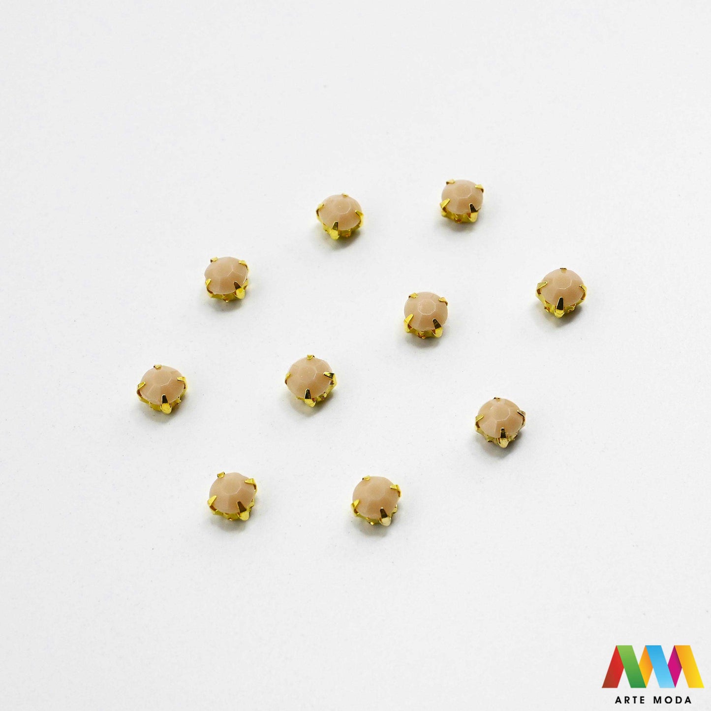 cirkoni stakleni metalni kalup blještavo sjajno perle privjesci rhinestones šivanje lijepljenje nakit glamur kostimi dekoracije ukrasi kalupu cirkon kopči blještavi Postignite maksimalan sjaj s staklenim cirkonima u metalnom kalupu Ovi blještavi cirkoni su sigurno fiksirani i spremni za šivanje lijepljenje ili nizanje Idealni za izradu glamuroznog nakita ukrašavanje kostima i svečane dekoracije Brz jednostavan i elegantan put do blistavog "uradi sam" projekta arte moda repromaterijal