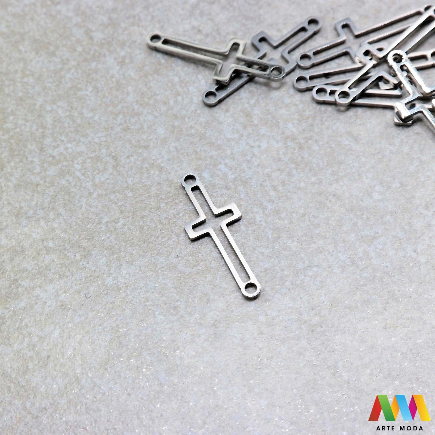 sakralni privjesci od čelika vjerski duhovni križevi medaljice vjerskim simbolima duhovnim motivima nakit značenjem čelični nehrđajućeg svetaca personalizirani anđeo Pronađite smirujući i snažan izraz svoje vjere i duhovnosti u našoj kolekciji sakralnih privjesaka izrađenih od kvalitetnog nehrđajućeg čelika Ovi izdržljivi i elegantni privjesci s vjerskim simbolima i duhovnim motivima idealni su za svakodnevno nošenje i kao promišljeni dar arte moda repromaterijal