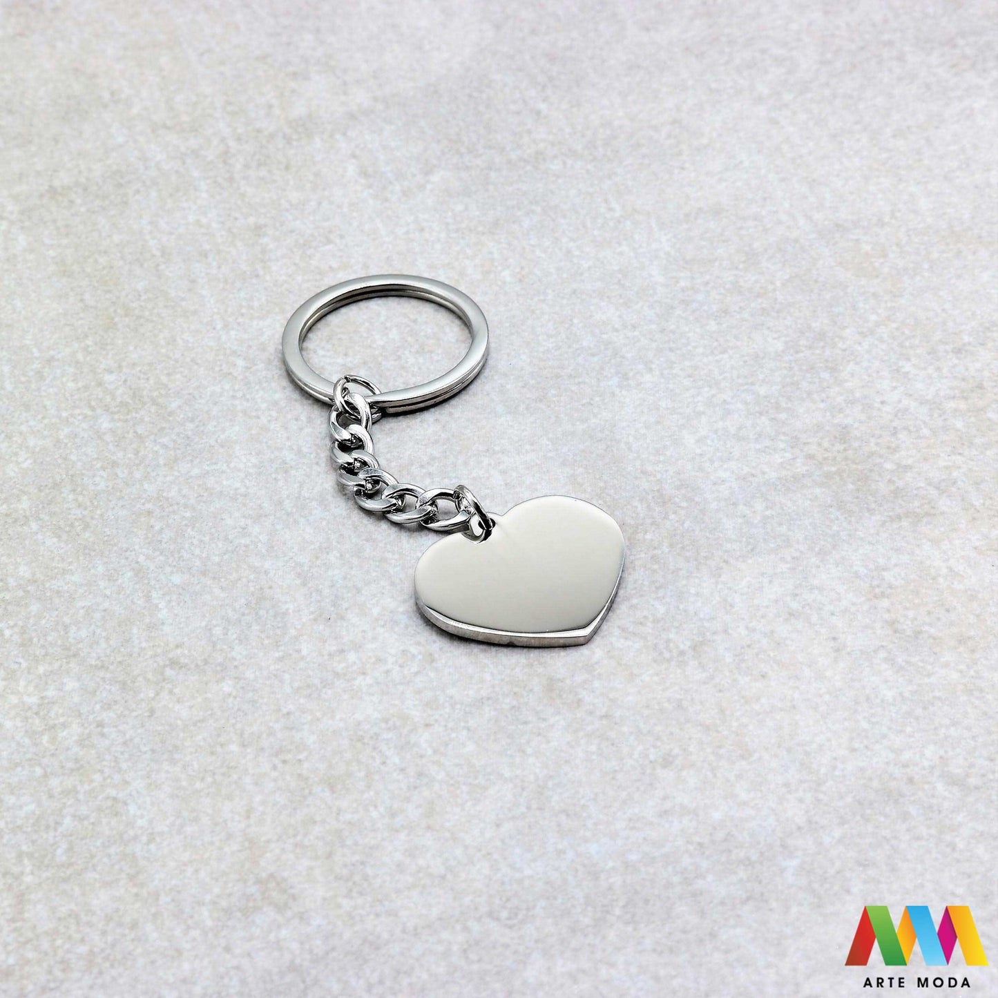 privjesci nehrđajući čelik graviranje personalizacija pokloni suveniri prazni metalni uradi sam za ključeve lasersko personalizirani izrada privjesaka ključ Malo Srce Stvorite uspomene koje traju Naši privjesci za ključeve od čelika su savršeni za graviranje lasersko/ručno Nehrđajući čelik garantira da neće hrđati niti tamnjeti Idealna baza za personalizirane poklone suvenire ili promotivne artikle Odaberite oblik i utisnite svoju posebnu poruku arte moda repromaterijal