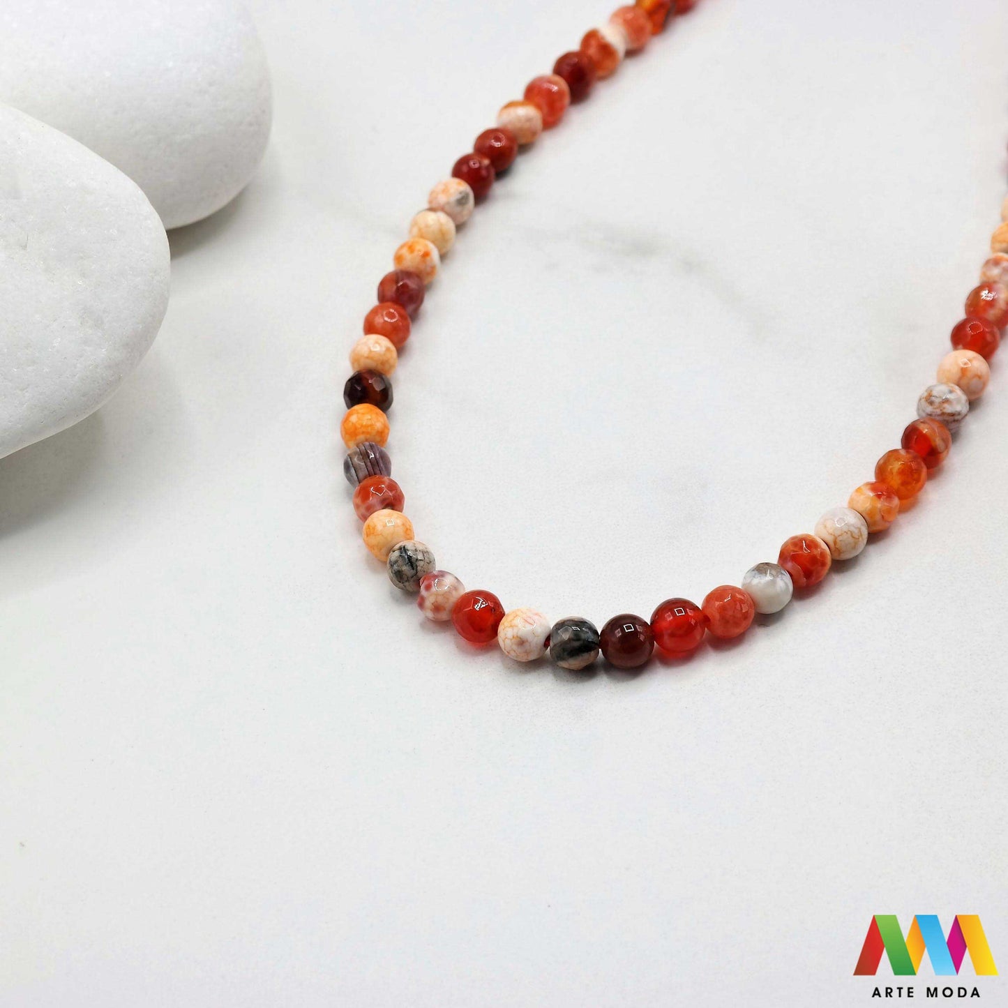 poludragi kamen ahat kristal kalcedon polu dragi poludrago kamenje dragulj mineral kvarc Ahat je jedan od najrasprostranjenijih kristala na planeti Ahat spada u grupu kalcedona izrazito je dekorativan te se od njega izrađuje lijepi nakit i ukrasni predmeti U Hrvatskoj je poznati Lepoglavski Ahat s brda Gaveznica