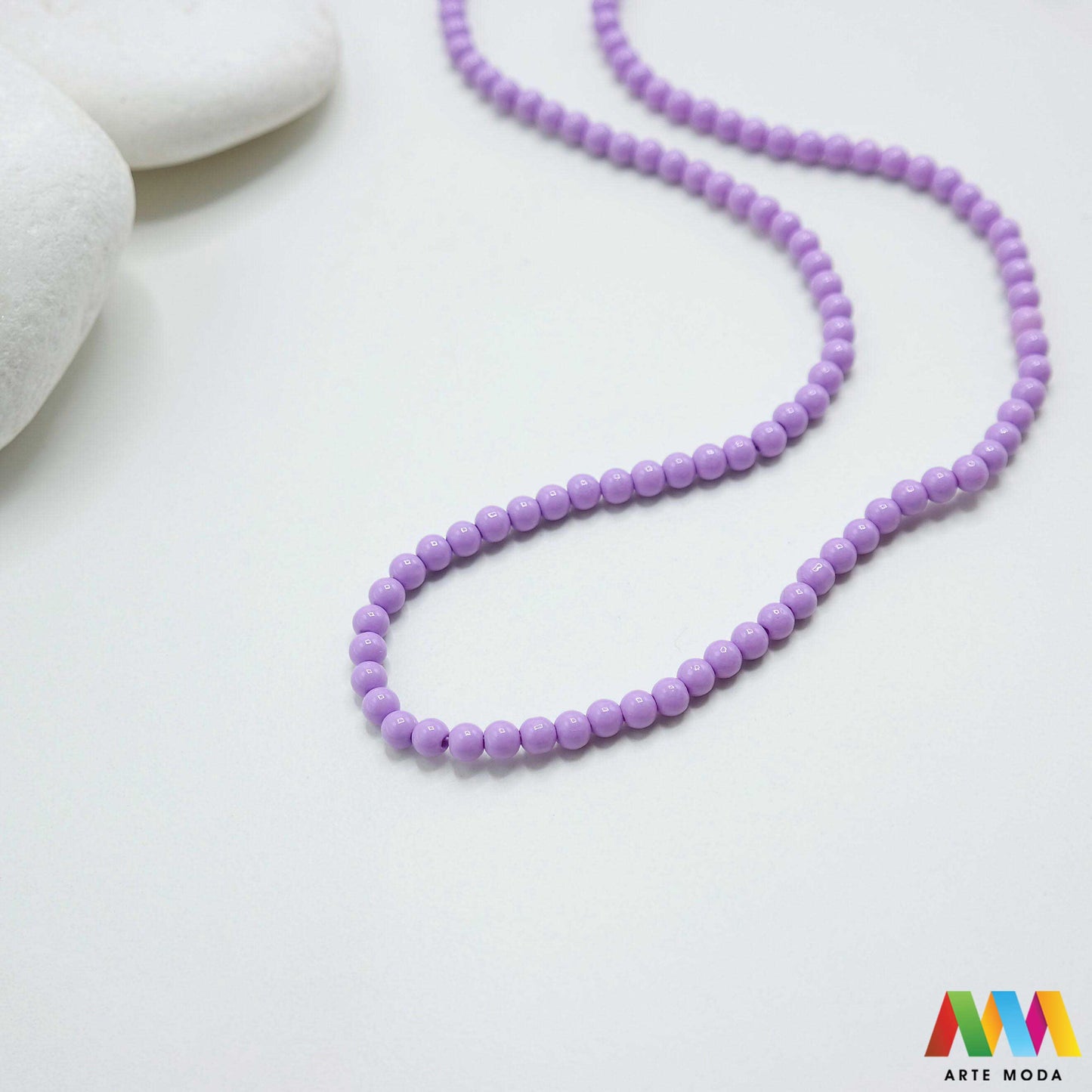 stakleni niz staklo perle zrna zrno staklena perla okrugle okrugla Staklene okrugle perle koje služe za nizanje i izradu nakita poput narukvica i ogrlica te torbica i ostalih modnih dodataka