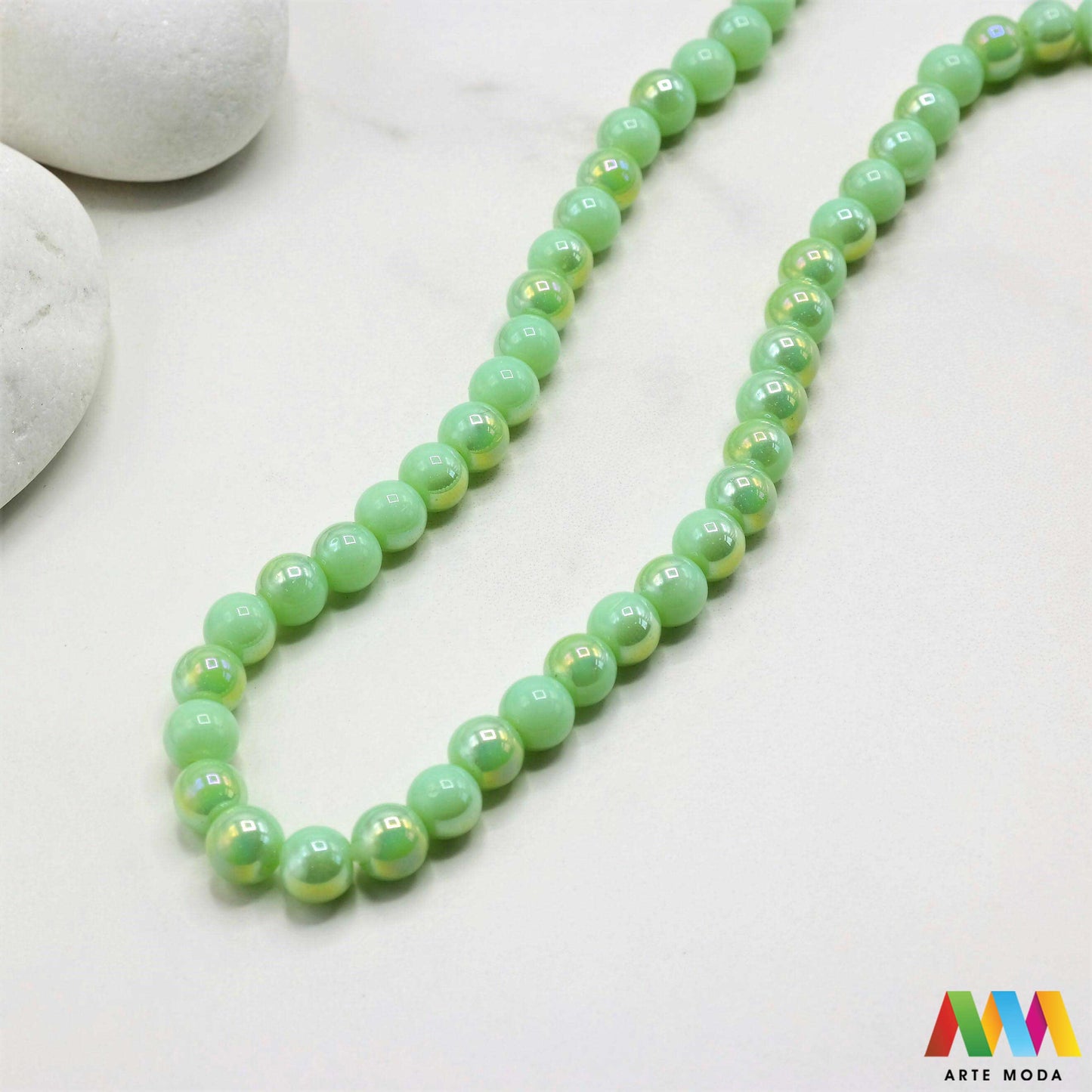 stakleni niz staklo perle zrna zrno staklena perla okrugle okrugla Staklene okrugle perle koje služe za nizanje i izradu nakita poput narukvica i ogrlica te torbica i ostalih modnih dodataka