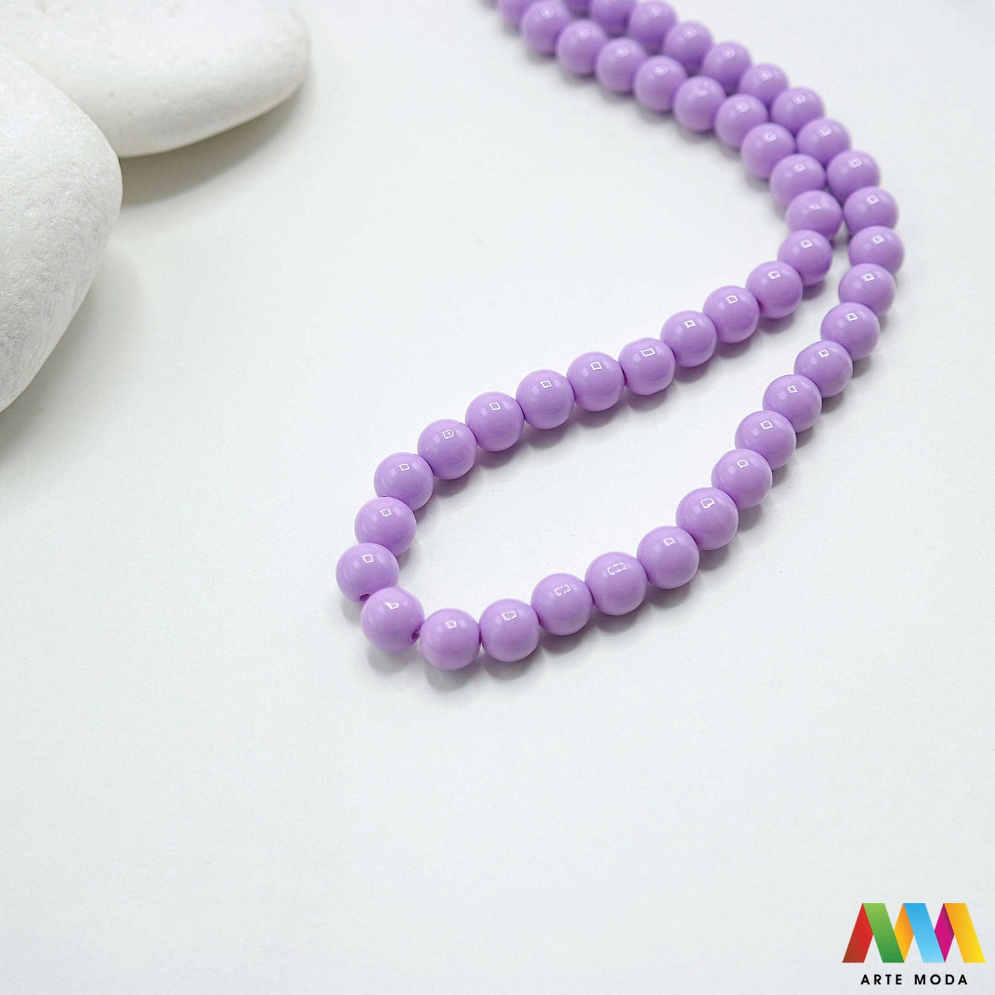 stakleni niz staklo perle zrna zrno staklena perla okrugle okrugla Staklene okrugle perle koje služe za nizanje i izradu nakita poput narukvica i ogrlica te torbica i ostalih modnih dodataka