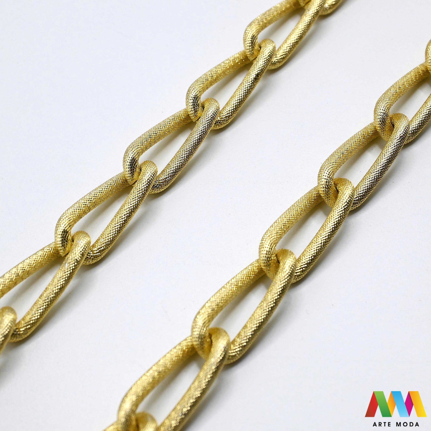 aluminijski lanac torbe ruksak nakit lagani izrada aluminij DIY materijal remen ogrlice narukvice karike ručke pribor komponente ukrasni repromaterijal Želite lagan i trendi materijal Aluminijski lanci savršeni su za vaše projekte Idealni su za izradu laganih remena za torbe ili statement nakita ogrlice narukvice Lakši su od klasičnih metala ne opterećuju i dolaze u raznim bojama i debljinama Lako ih je rezati i oblikovati laganu eleganciju za svoj uradi sam nakit i modne dodatke arte moda repromaterijal