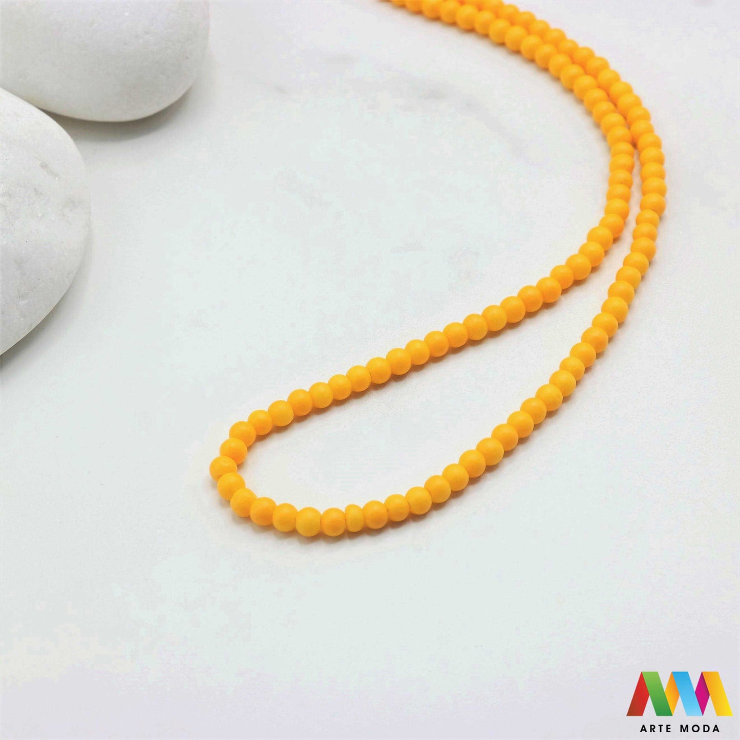 stakleni niz staklo perle zrna zrno staklena perla okrugle okrugla Staklene okrugle perle koje služe za nizanje i izradu nakita poput narukvica i ogrlica te torbica i ostalih modnih dodataka