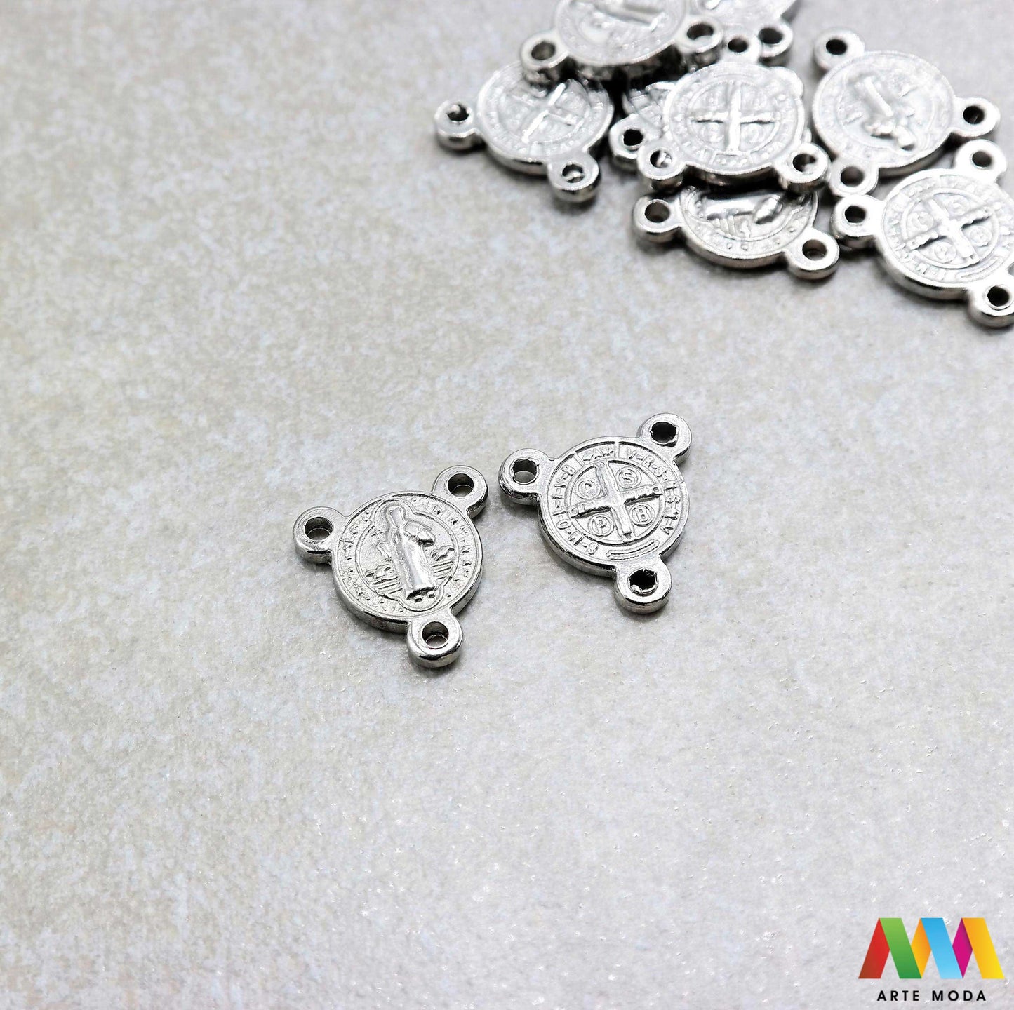 sveti benedict benedikt sakralni privjesak od čelika privjesak čelik čelični ogrlice ogrlica narukvica narukvice nehrđajući krunica privjesci izrađeni od nehrđajućeg čelika 316L koji služe za izradu nakita poput narukvica ili ogrlica najčešće se koriste za izradu krunica