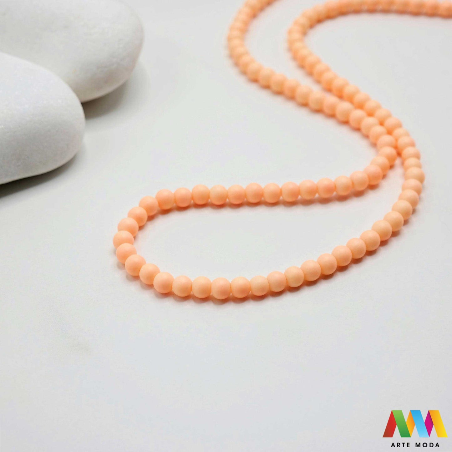 stakleni niz staklo perle zrna zrno staklena perla okrugle okrugla Staklene okrugle perle koje služe za nizanje i izradu nakita poput narukvica i ogrlica te torbica i ostalih modnih dodataka