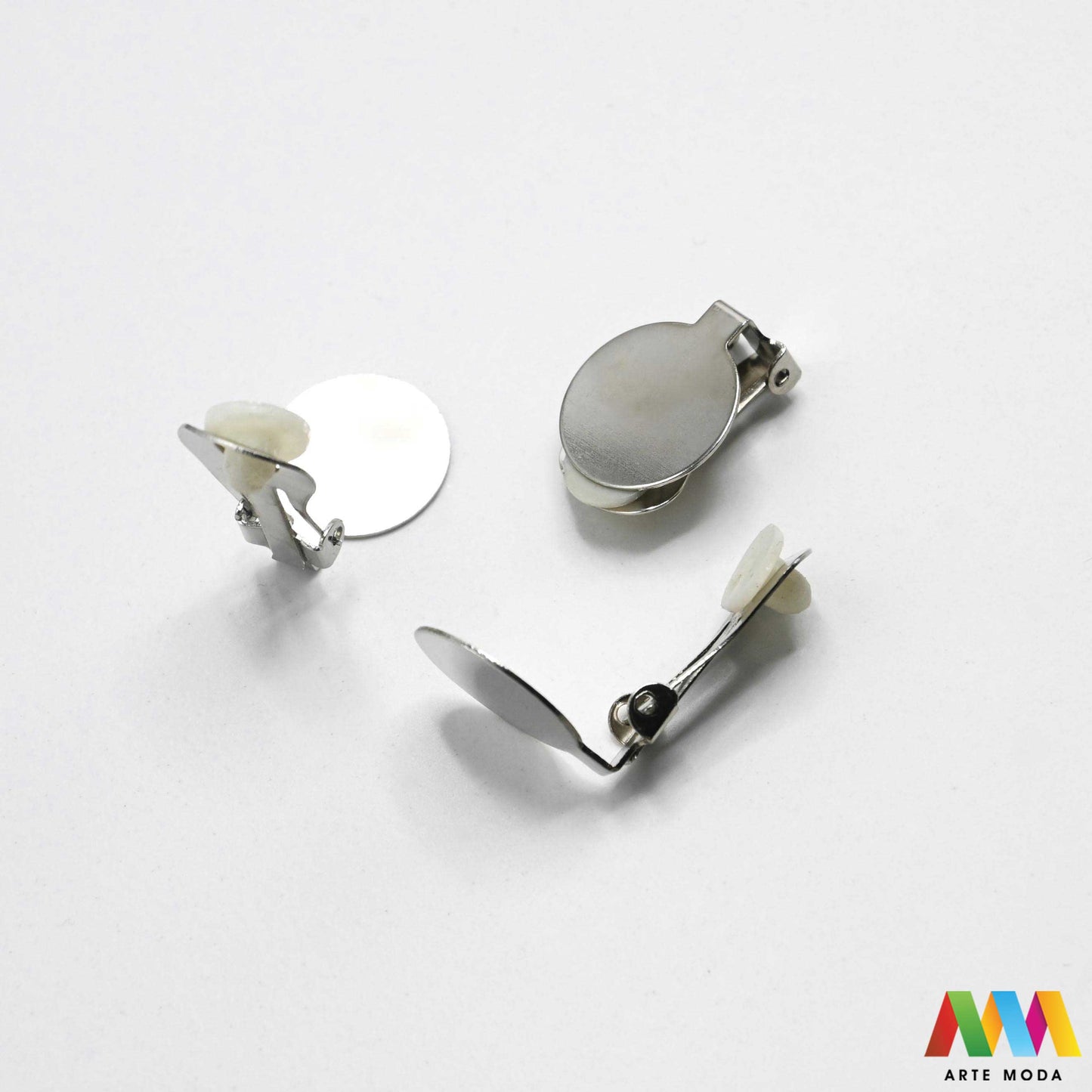 metalne klipse za nauĆĄnice baze bez buĆĄenja mehanizam izradu nakita uĆĄiju DIY nakit metalni pribor udobne klips nakit materijal ukrasi ploÄica lijepljenje komponente klip ploÄicom uho kukicom kuka IzraÄujte nauĆĄnice Metalne klipse baze koji nemaju probuĆĄene uĆĄi ili ĆŸele udobnije rjeĆĄenje za teĆŸi nakit NaĆĄe baze s ploÄicama za lijepljenje ili kukicama omoguÄuju laku personalizaciju perlama i kristalima Osigurajte stil i udobnost uz kvalitetne metalne komponente uradi sam nauĆĄnice arte moda repromaterijal