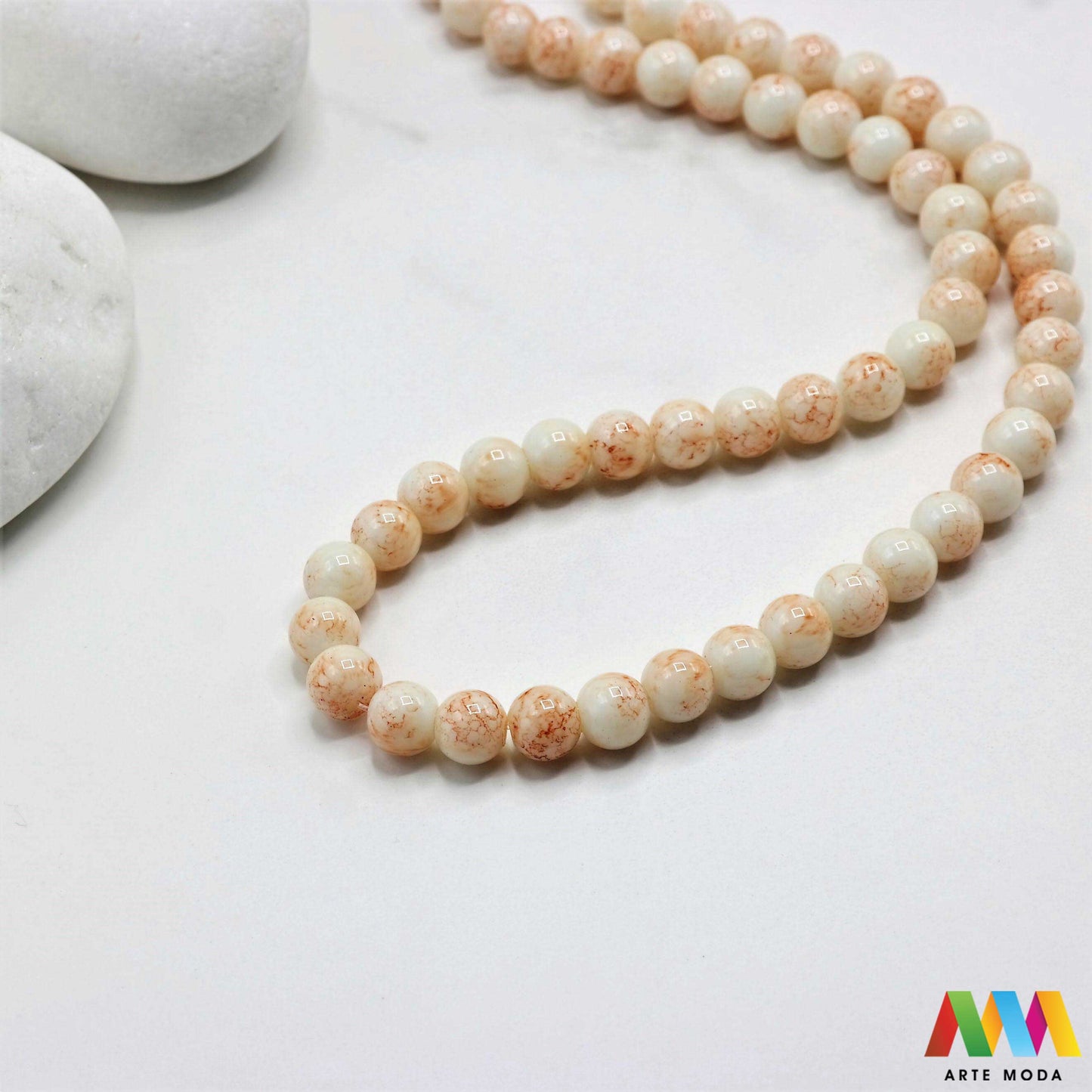 stakleni niz staklo perle zrna zrno staklena perla okrugle okrugla Staklene okrugle perle koje služe za nizanje i izradu nakita poput narukvica i ogrlica te torbica i ostalih modnih dodataka