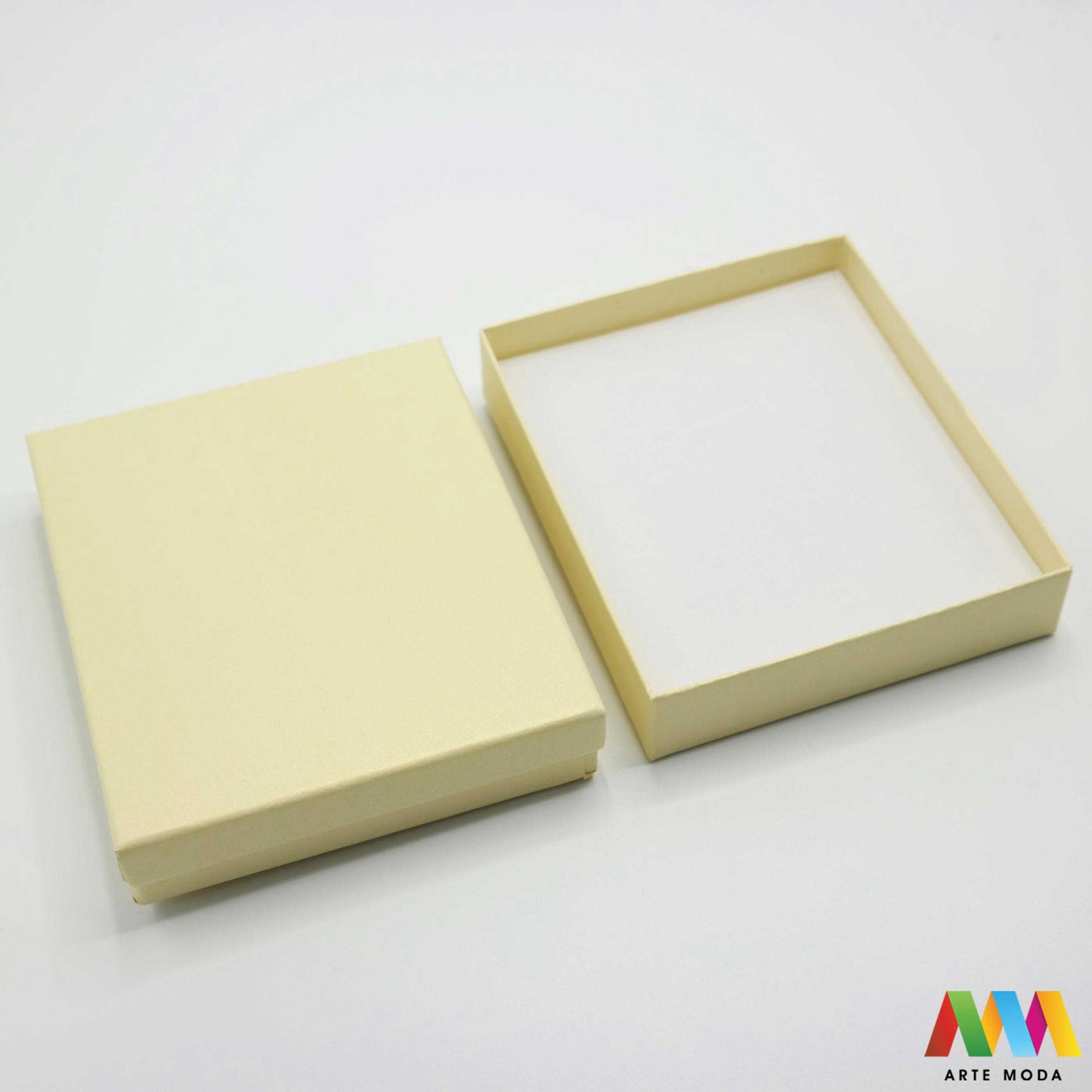 ukrasne kartonske kutije za nakit papir spužva ambalaža ogrlice narukvice nanožnice naušnice prsten kutija ukrasna kutijica kartonska karton ukrasne kartonske kutije za nakit u raznim bojama izrađene od papira i spužve koriste se kao ambalaža za ogrlice narukvice nanožnice naušnice i prstenove arte moda