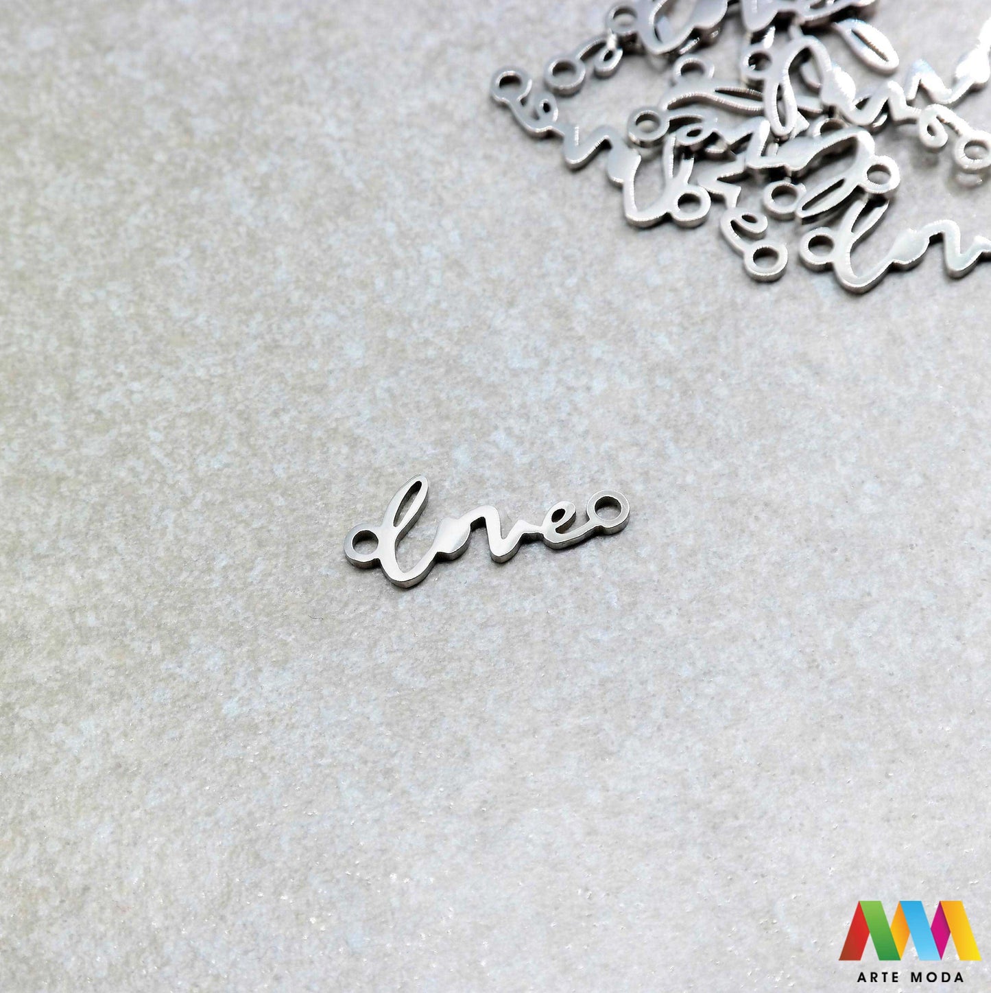 ljubav love privjesak s dvije rupe dve od čelika repromaterijal čelični ogrlice ogrlica narukvica narukvice nanožnica nehrđajući Privjesci izrađeni od nehrđajućeg čelika 316L koji služe za izradu nakita poput narukvica ili ogrlica najčešće se koriste za nizanje ili uz pomoć alkice se stavljaju na sajlu gumu flaks i ostale materijale