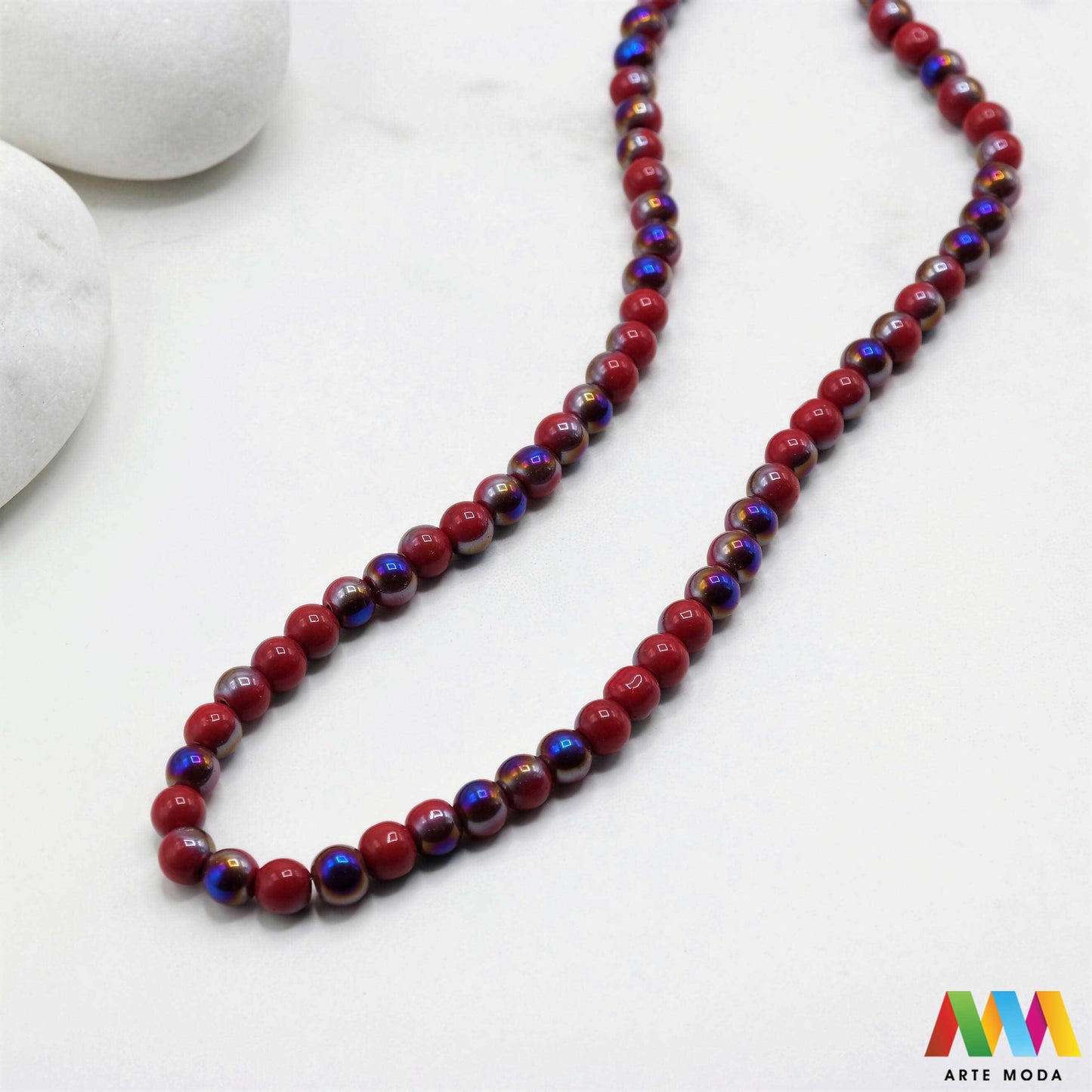 stakleni niz staklo perle zrna zrno staklena perla okrugle okrugla Staklene okrugle perle koje služe za nizanje i izradu nakita poput narukvica i ogrlica te torbica i ostalih modnih dodataka