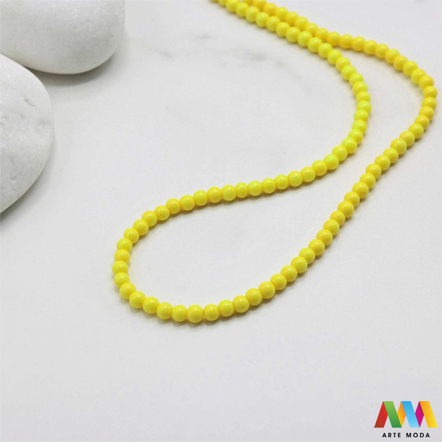 stakleni niz staklo perle zrna zrno staklena perla okrugle okrugla Staklene okrugle perle koje služe za nizanje i izradu nakita poput narukvica i ogrlica te torbica i ostalih modnih dodataka