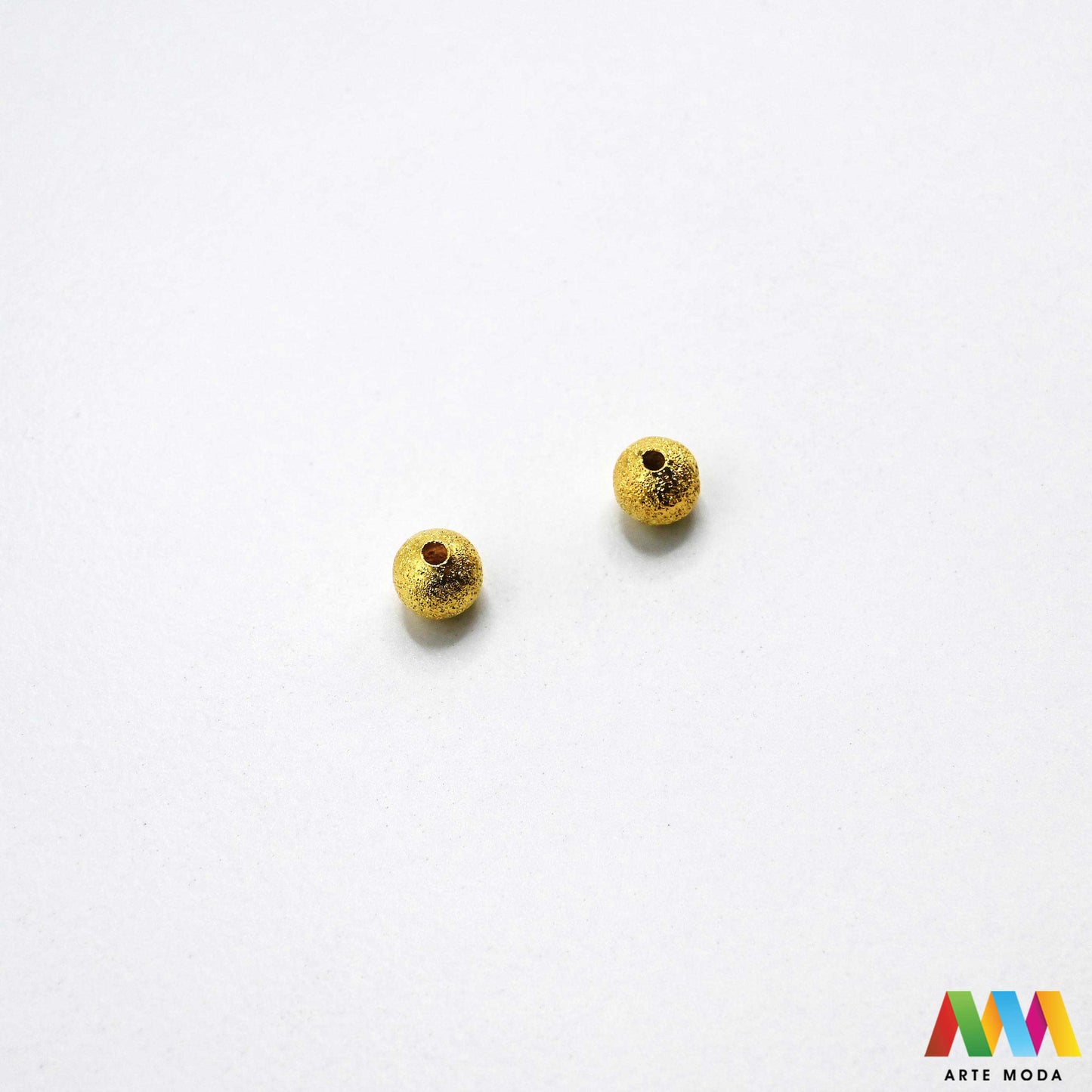 nakit matirane teksturom pijeska hrapave matirano tekstura sjajne hrapavo DIY srebrno pjeskareno zlatno čaroliju teksture Metalne pjeskarene perle pružaju vašem nakitu prepoznatljiv stardust efekt matirane kuglice s hrapavom površinom idealne postizanje luksuznog izgleda vašim uradi sam projektima Savršeno se slažu s biserima kristalima prirodnim kamenom dajući svakoj narukvici ogrlici unikatan karakter Unesite zvjezdani sjaj u svoje kreacije uz naše kvalitetne pjeskarene elemente arte moda repromaterijal