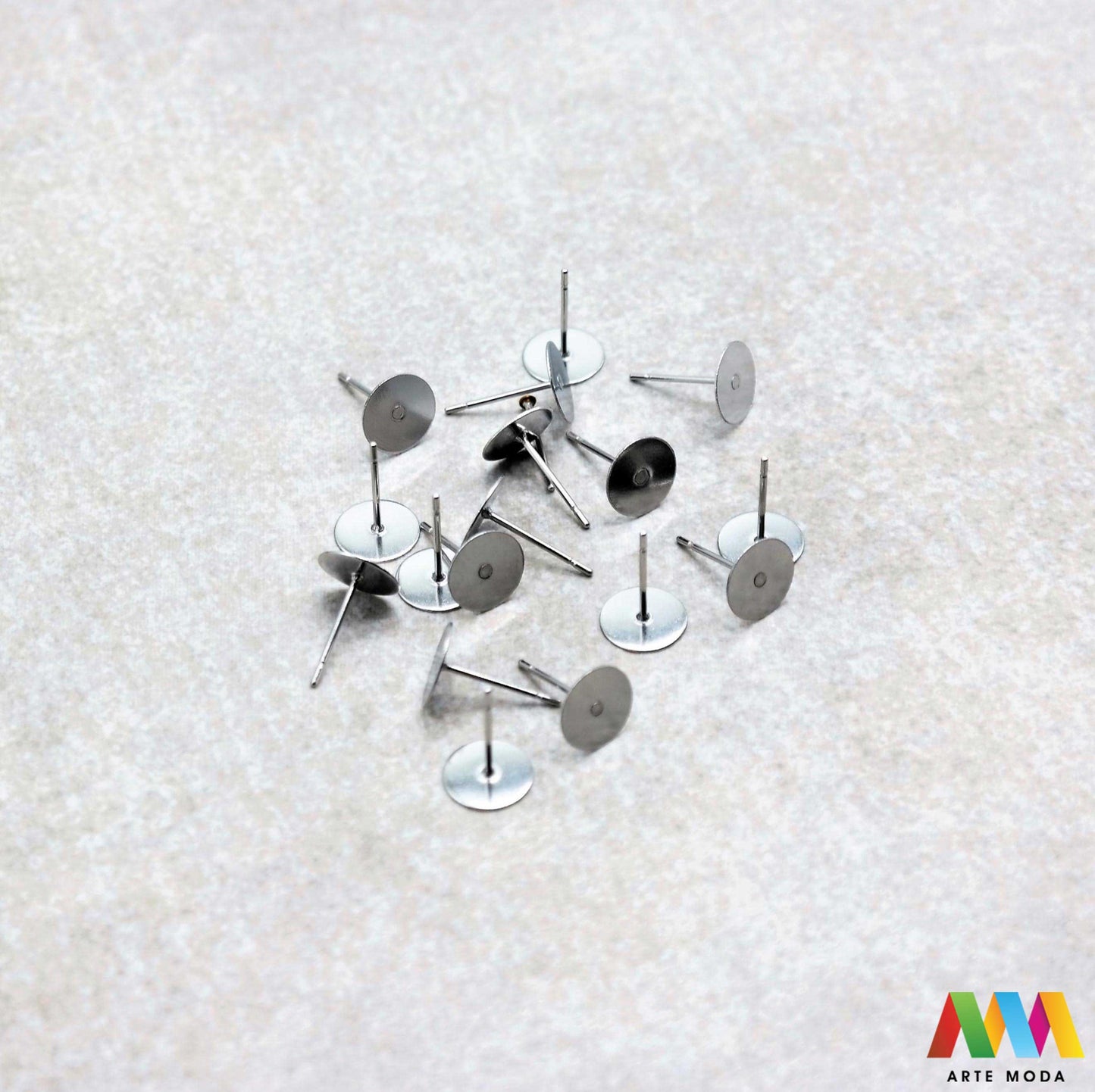 iglice za naušnice udice nehrđajući čelik kirurški materijal izrada nakita hipoalergenski naušnica materijal uradi sam alke pikavci pikavac iglica repromaterijal čelični baza igle pločica bazu za izradu naušnica Naše iglice od nehrđajućeg čelika kirurški čelik savršene su za vas Hipoalergene su sigurne za osjetljivu kožu ne hrđaju i ne mijenjaju boju Lako se kombiniraju s perlama privjescima poludragi kamenom cirkonima ili biserima izradite trajne unikatne i elegantne naušnice arte moda repromaterijal