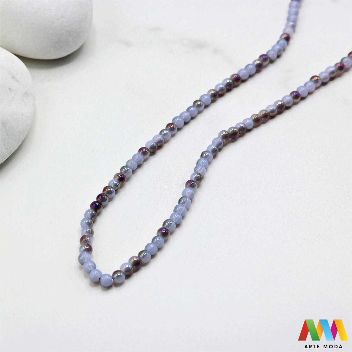 stakleni niz staklo perle zrna zrno staklena perla okrugle okrugla Staklene okrugle perle koje služe za nizanje i izradu nakita poput narukvica i ogrlica te torbica i ostalih modnih dodataka