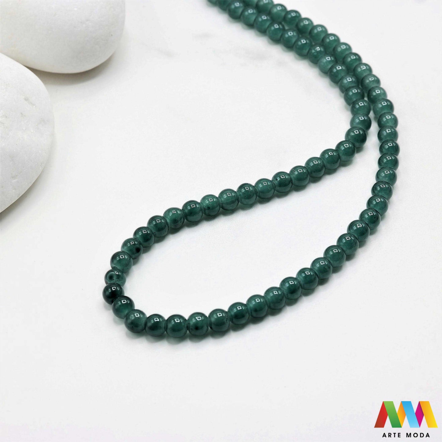 stakleni niz staklo perle zrna zrno staklena perla okrugle okrugla Staklene okrugle perle koje služe za nizanje i izradu nakita poput narukvica i ogrlica te torbica i ostalih modnih dodataka