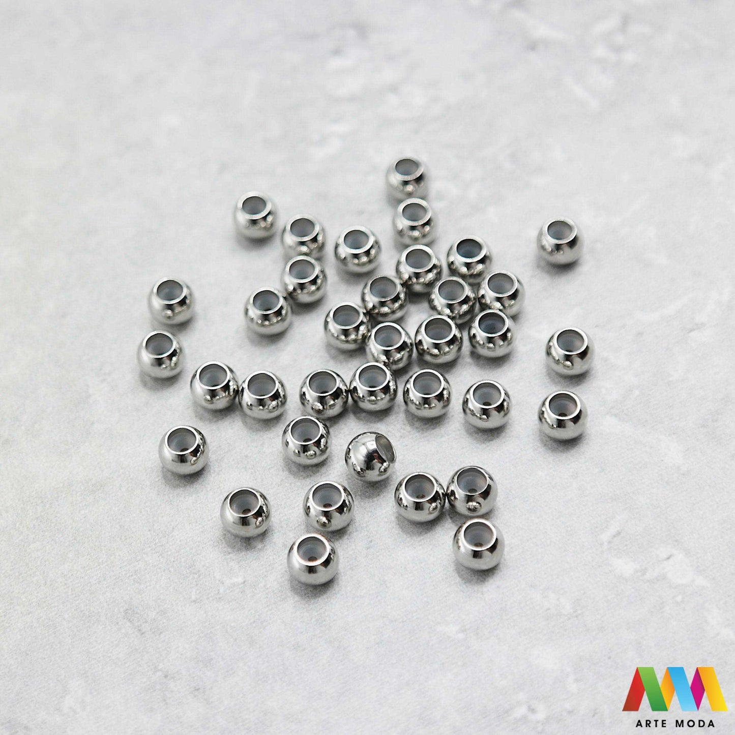 kuglice s gumom gumicom kuglica narukvica narukvice ogrlica ogrlice čelik repromaterijal čelična čelične nehrđajući Kuglice izrađene od nehrđajućeg čelika koje služe za izradu nakita poput narukvica ili ogrlica najčešće se koriste za nizanje na sajlu gumu flaks i ostale materijale