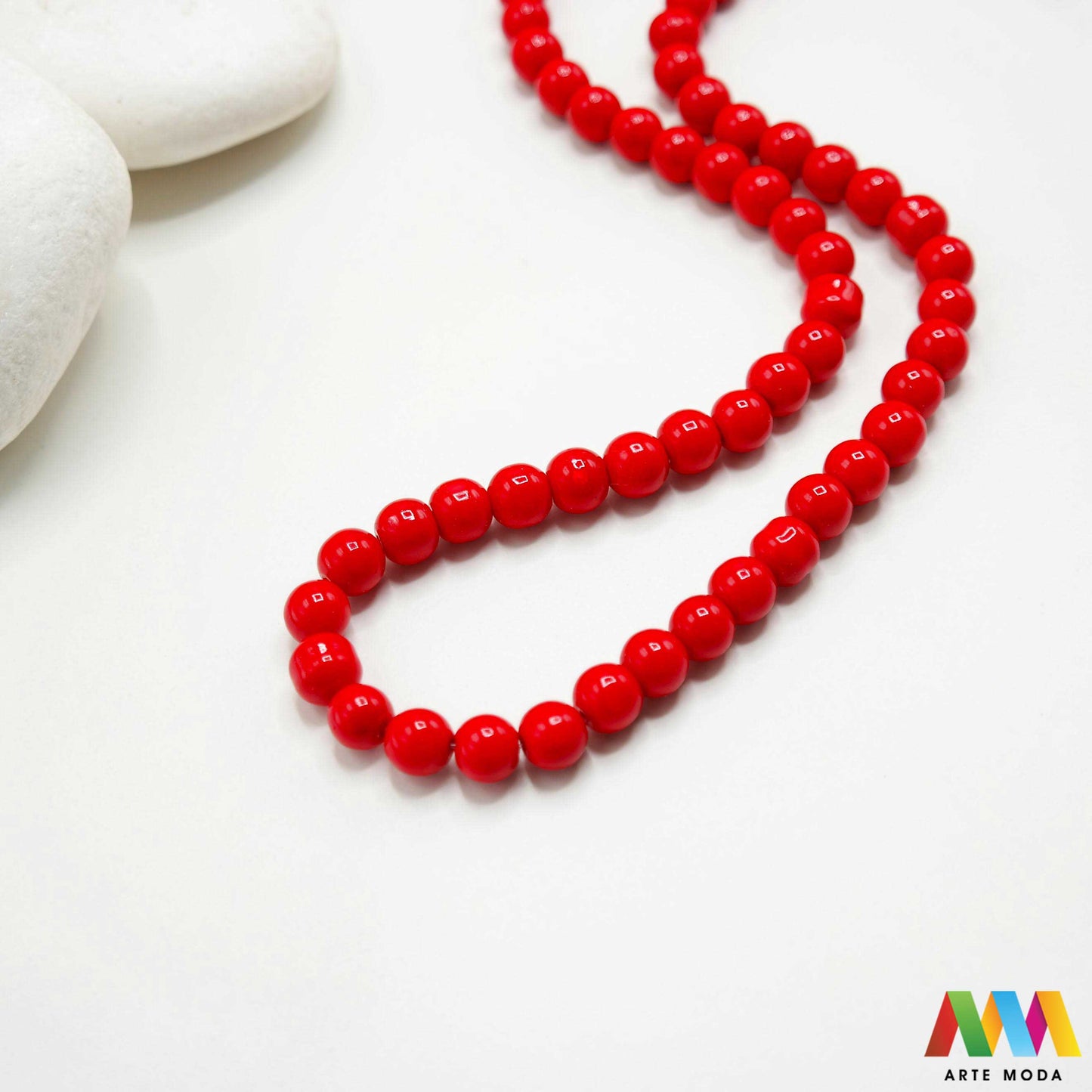 stakleni niz staklo perle zrna zrno staklena perla okrugle okrugla Staklene okrugle perle koje služe za nizanje i izradu nakita poput narukvica i ogrlica te torbica i ostalih modnih dodataka