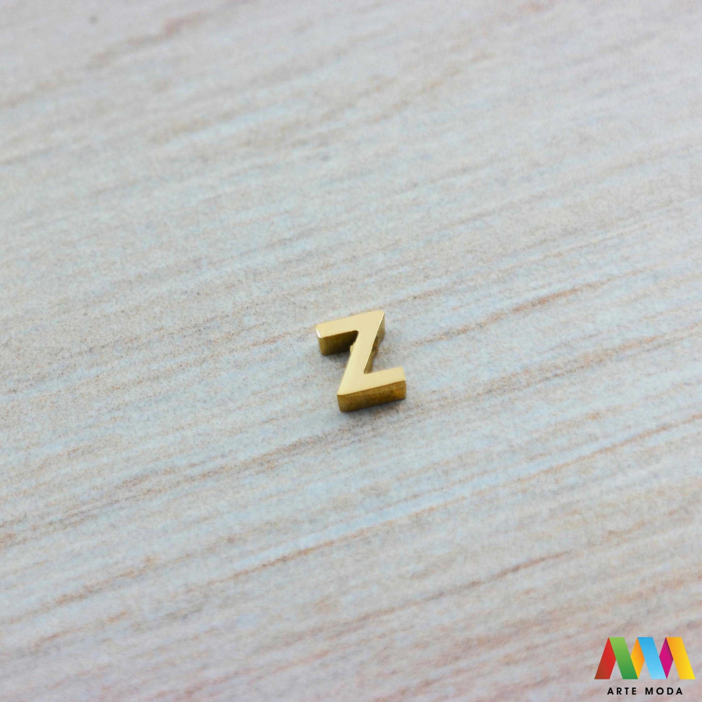 Z slovo slova privjesak s jednom rupom privjesak od čelika privjesak čelik repromaterijal čelični ogrlice ogrlica narukvica narukvice nanožnica nehrđajući Slova izrađena od nehrđajućeg čelika 316L koja služe za izradu nakita poput narukvica ili ogrlica najčešće se koriste za nizanje na sajlu gumu flaks i ostale materijale