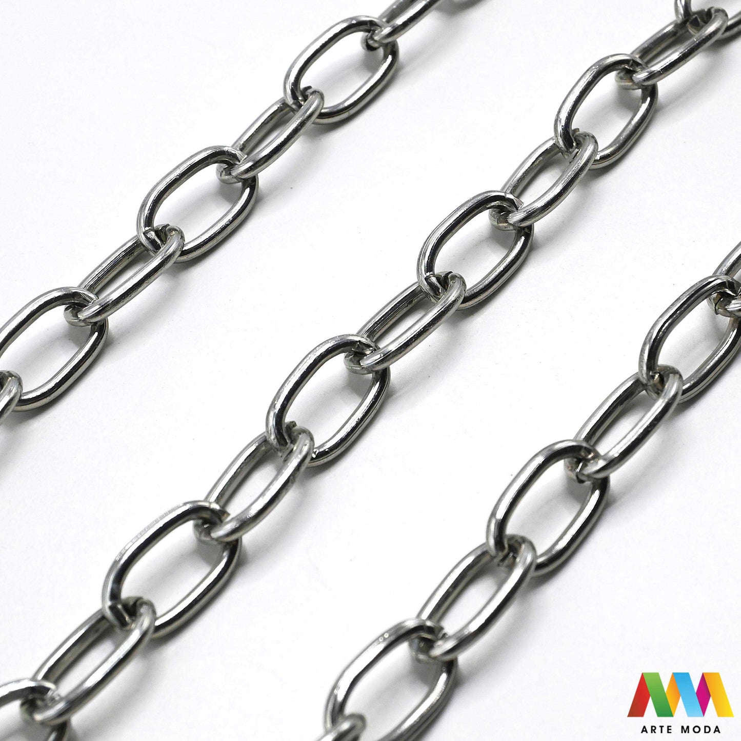 aluminijski lanac torbe ruksak nakit lagani izrada aluminij DIY materijal remen ogrlice narukvice karike ručke pribor komponente ukrasni repromaterijal Želite lagan i trendi materijal Aluminijski lanci savršeni su za vaše projekte Idealni su za izradu laganih remena za torbe ili statement nakita ogrlice narukvice Lakši su od klasičnih metala ne opterećuju i dolaze u raznim bojama i debljinama Lako ih je rezati i oblikovati laganu eleganciju za svoj uradi sam nakit i modne dodatke arte moda repromaterijal