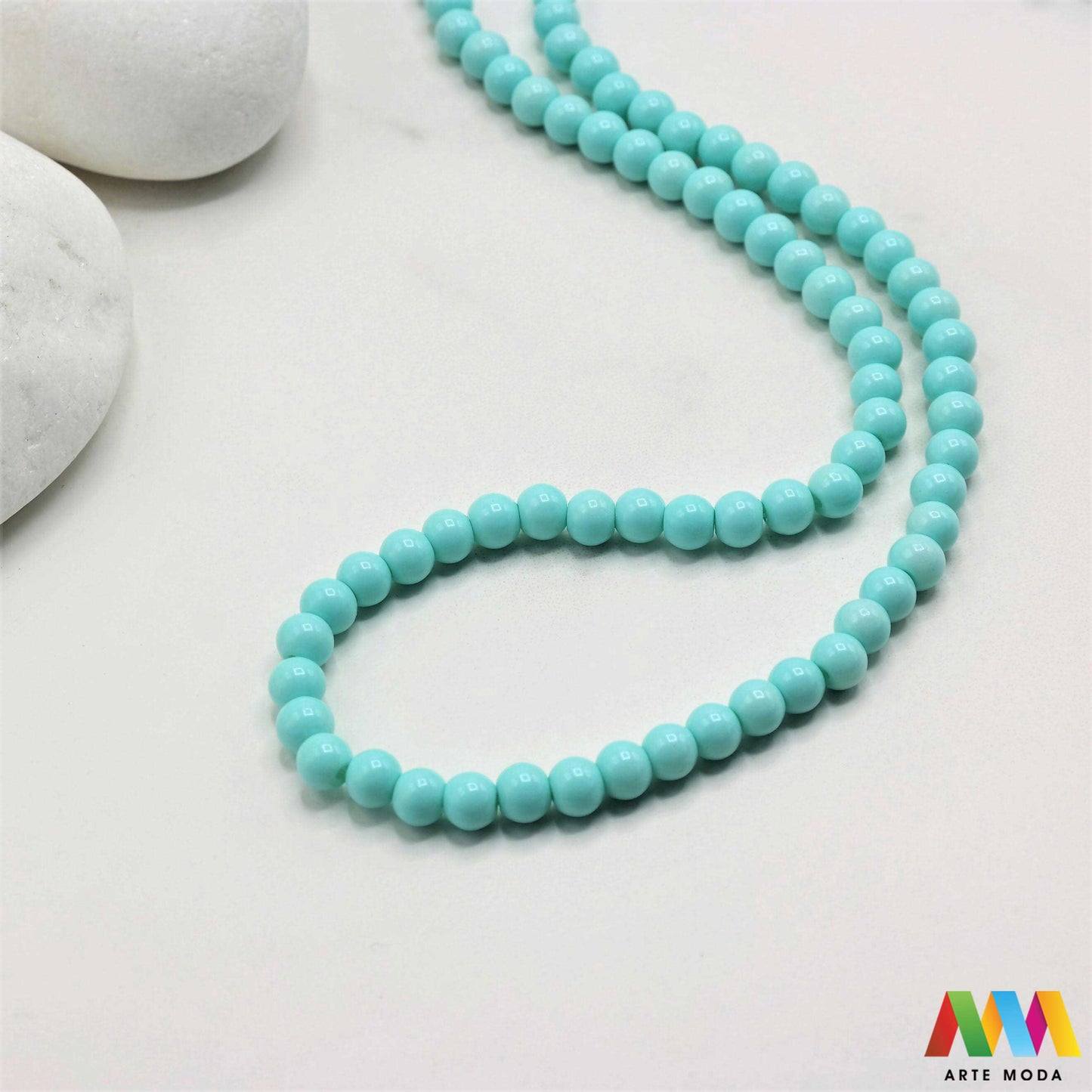 stakleni niz staklo perle zrna zrno staklena perla okrugle okrugla Staklene okrugle perle koje služe za nizanje i izradu nakita poput narukvica i ogrlica te torbica i ostalih modnih dodataka