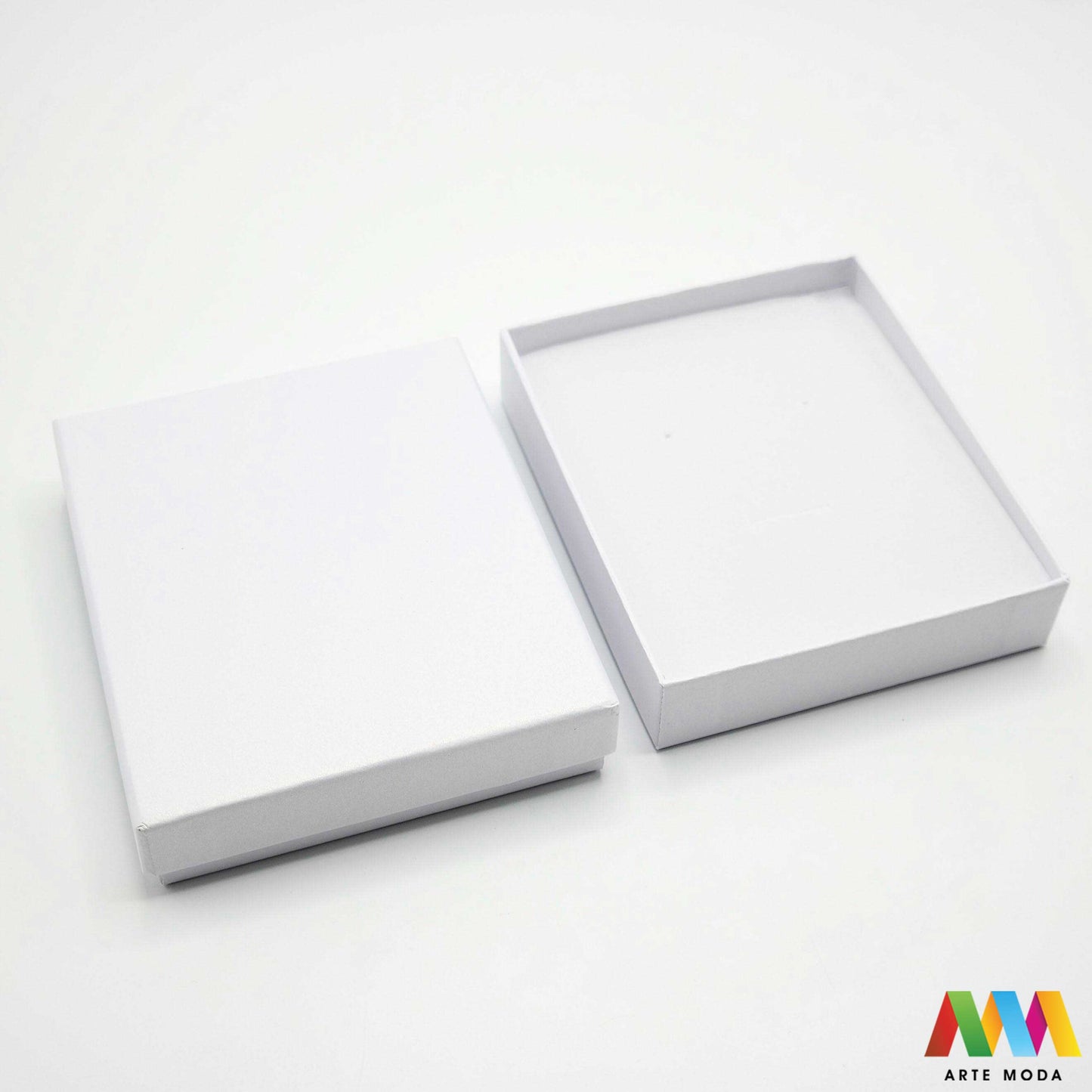 ukrasne kartonske kutije za nakit papir spužva ambalaža ogrlice narukvice nanožnice naušnice prsten kutija ukrasna kutijica kartonska karton ukrasne kartonske kutije za nakit u raznim bojama izrađene od papira i spužve koriste se kao ambalaža za ogrlice narukvice nanožnice naušnice i prstenove arte moda