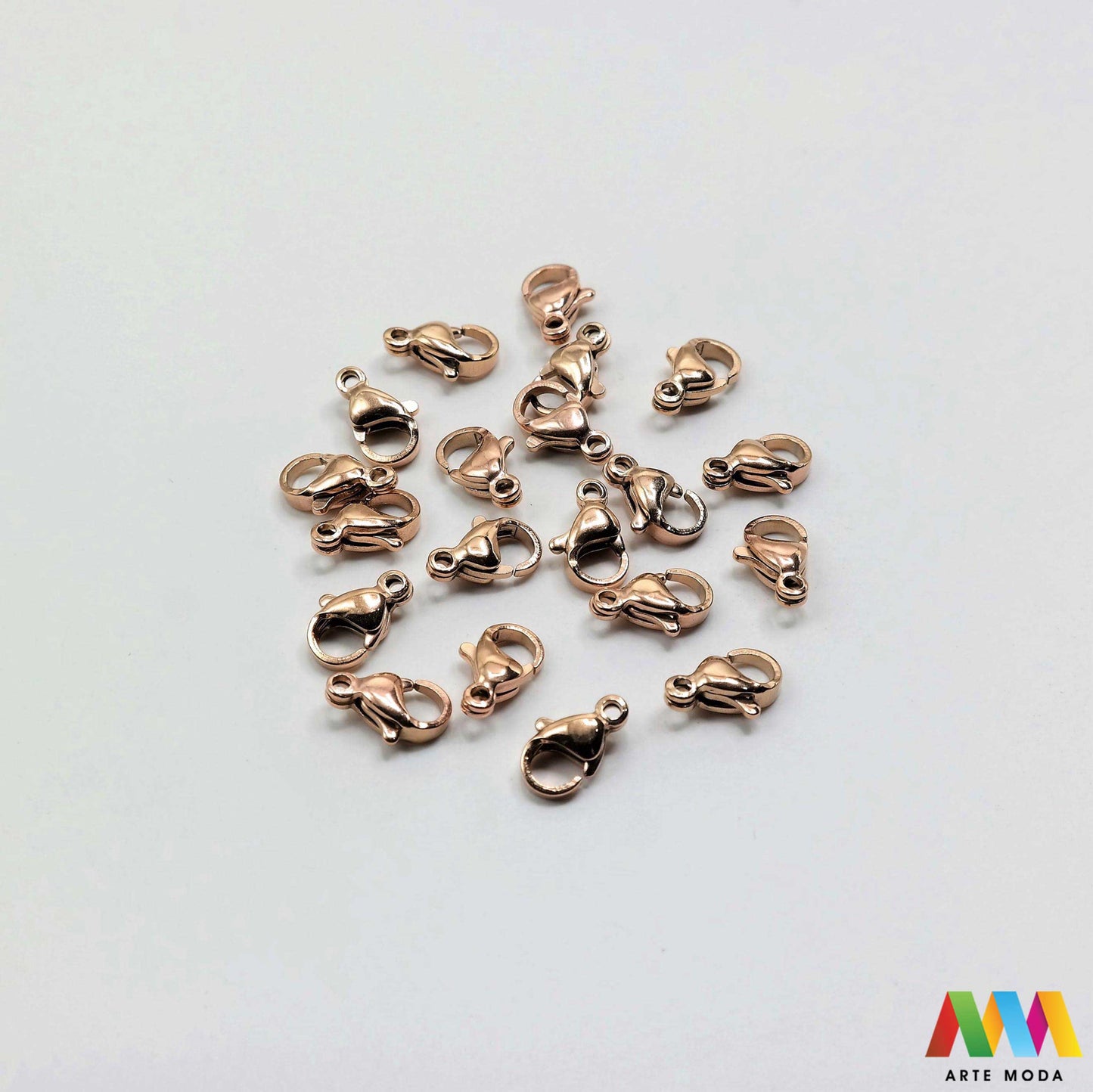 repromaterijal čelični kopče za nakit izradu nehrđajući čelik nakit pribor DIY nakit ogrlice narukvice lančiće nakitni elementi ručni rad čelične inox kopča zatvarači završeci karabin kreacije izdržljivih i elegantnih kopči od nehrđajućeg čelika klasična karabin kopča praktična magnetska kopča ili neki drugi model naše kopče sigurno zatvaranje i profesionalan izgled vašim narukvicama ogrlicama i lančićima DIY nakit kvaliteta koja traje otporna je na koroziju i hipoalergena arte moda repromaterijal