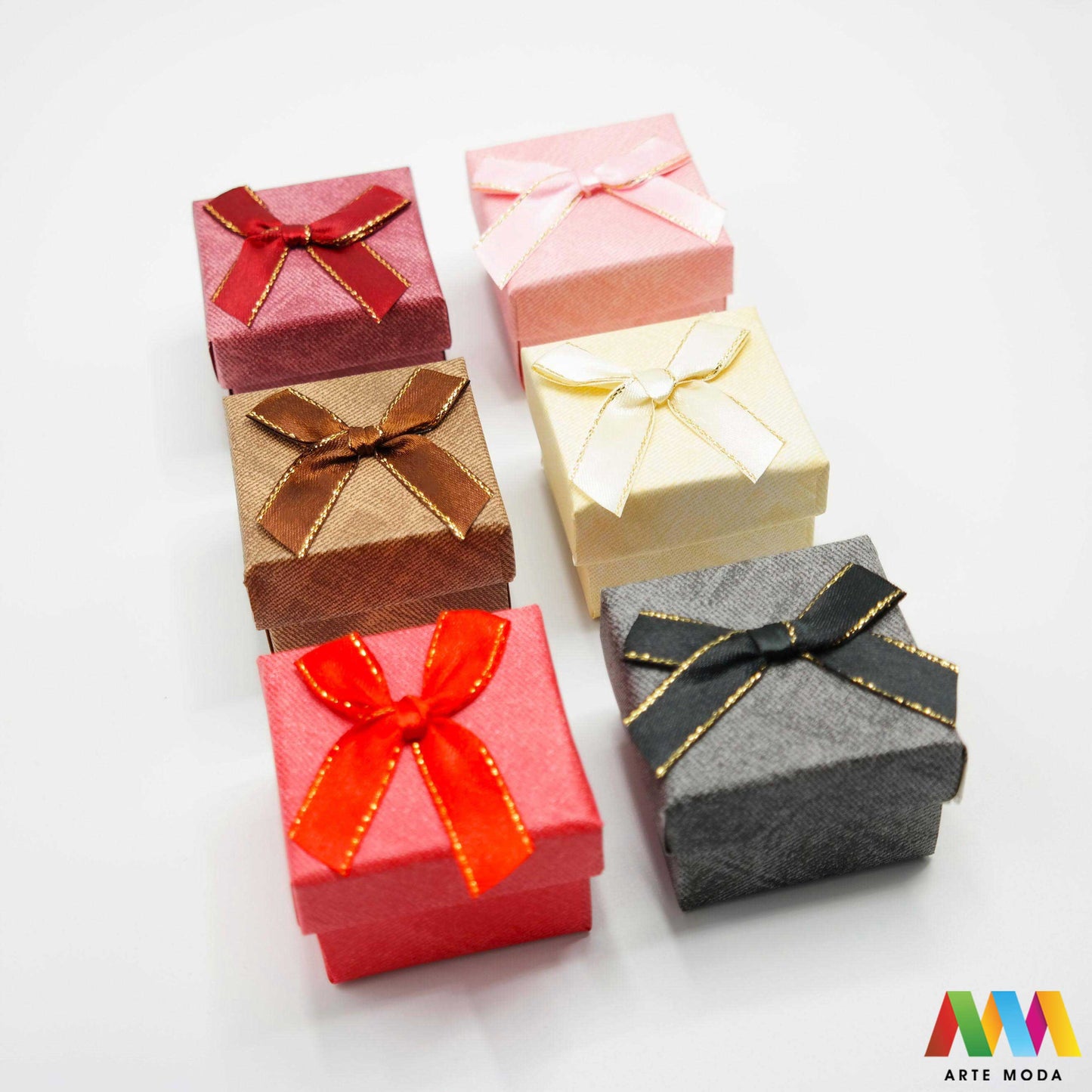 ukrasne kartonske kutije za nakit papir spužva ambalaža ogrlice narukvice nanožnice naušnice prsten kutija ukrasna kutijica kartonska karton ukrasne kartonske kutije za nakit u raznim bojama izrađene od papira i spužve koriste se kao ambalaža za ogrlice narukvice nanožnice naušnice i prstenove arte moda