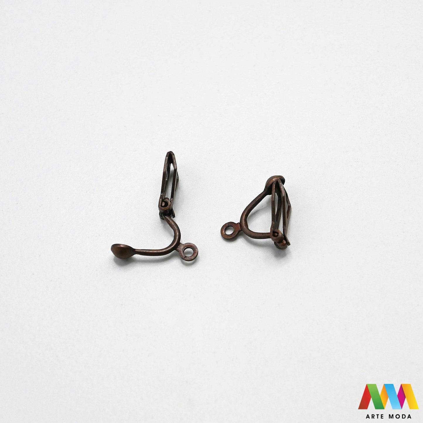 metalne klipse za nauĆĄnice baze bez buĆĄenja mehanizam izradu nakita uĆĄiju DIY nakit metalni pribor udobne klips nakit materijal ukrasi ploÄica lijepljenje komponente klip ploÄicom uho kukicom kuka IzraÄujte nauĆĄnice Metalne klipse baze koji nemaju probuĆĄene uĆĄi ili ĆŸele udobnije rjeĆĄenje za teĆŸi nakit NaĆĄe baze s ploÄicama za lijepljenje ili kukicama omoguÄuju laku personalizaciju perlama i kristalima Osigurajte stil i udobnost uz kvalitetne metalne komponente uradi sam nauĆĄnice arte moda repromaterijal