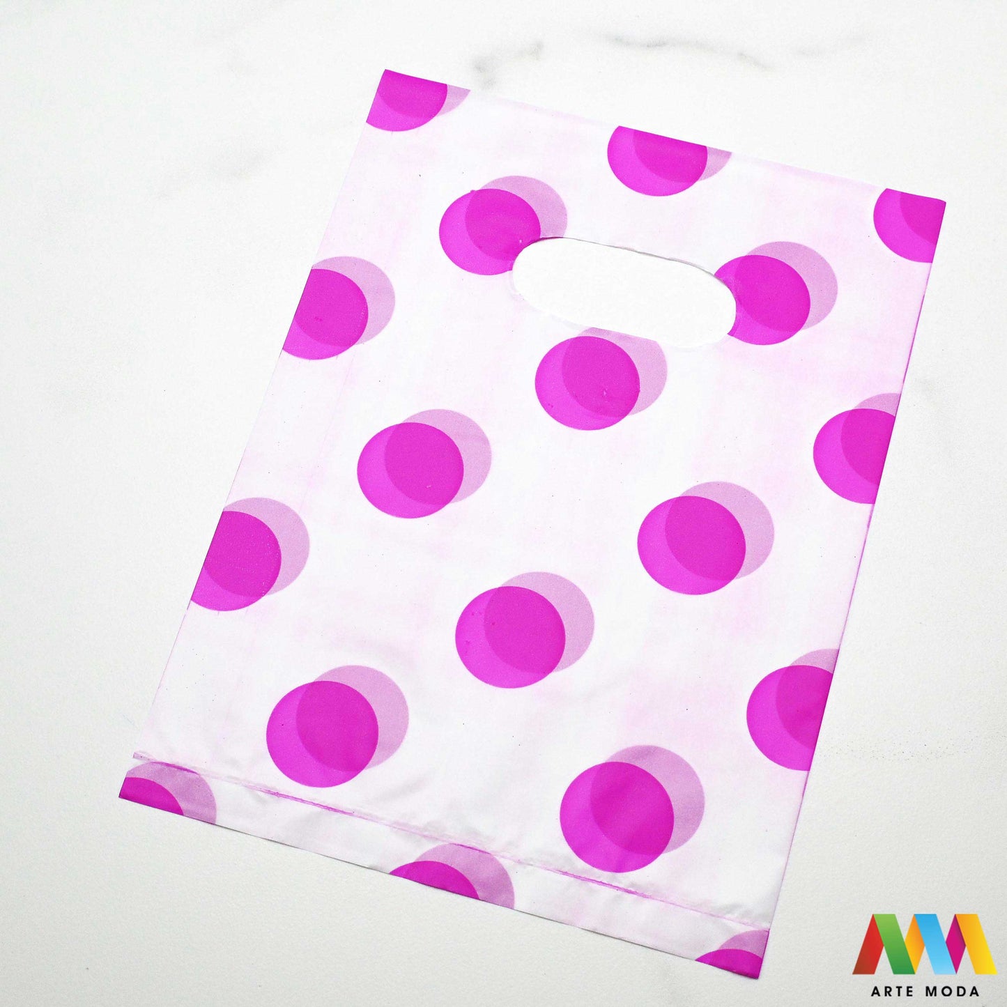 plastične poklon vrećice vrećica ambalaža pakiranje s ručkom poklone male srednje velike pvc pp polietilen Ukrasne poklon vrećice u raznim bojama i veličinama izrađene od plastike prikladne su za pakiranje svih vrsta poklona te se mogu koristi kao ambalaža za nakit poput narukvica ili ogrlica