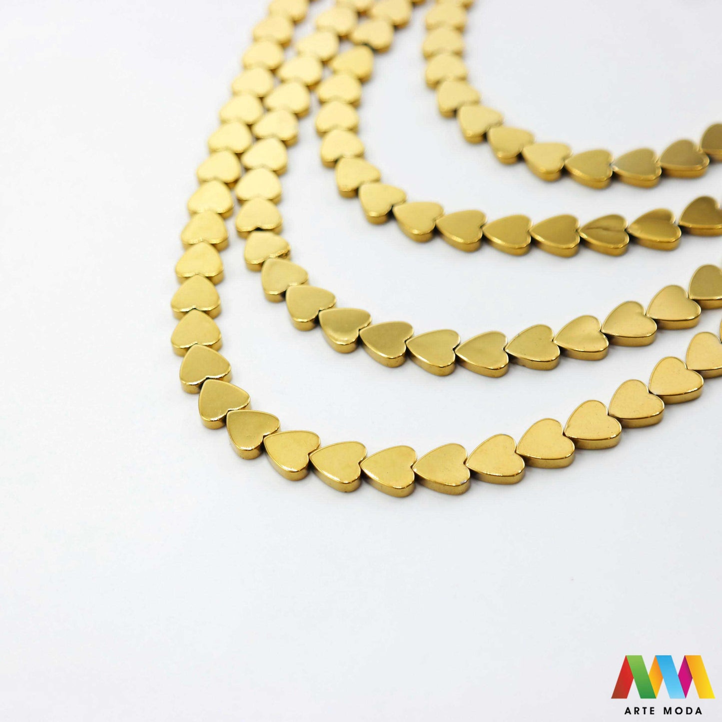 hematit krvavi kamen poludragi mineral metalni sjaj kvarc zrcalo kristal prirodni metalik meditacija zaštita repromaterijal Hematit (ili krvavi kamen) je prirodni mineral smeđe sive ili crne boje karakteriziran prisustvom hladnog metalnog sjaja Vjeruje se da pomaže u jačanju volje samopouzdanja i povezanosti s majkom zemljom Nakit izrađen od njega fascinira svojim tajanstvenim zrcalnim sjajem