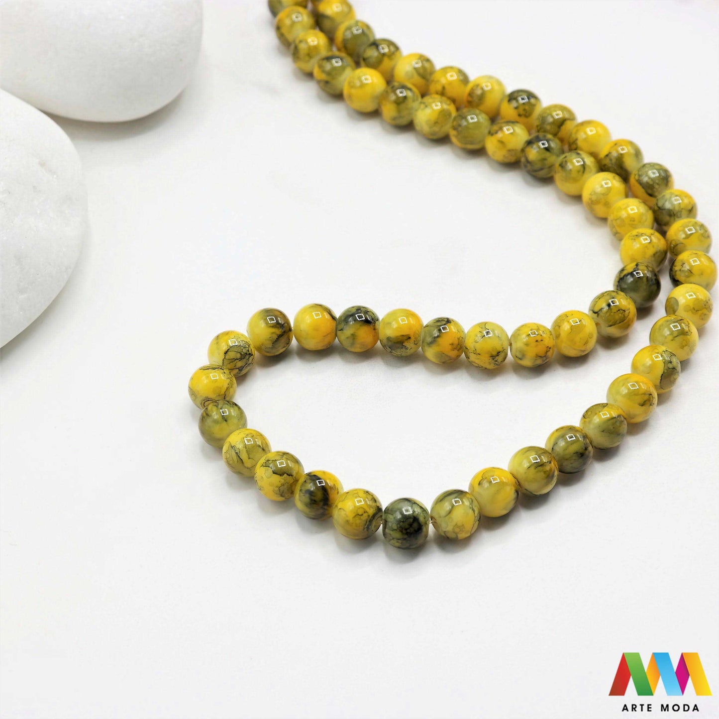 stakleni niz staklo perle zrna zrno staklena perla okrugle okrugla Staklene okrugle perle koje služe za nizanje i izradu nakita poput narukvica i ogrlica te torbica i ostalih modnih dodataka