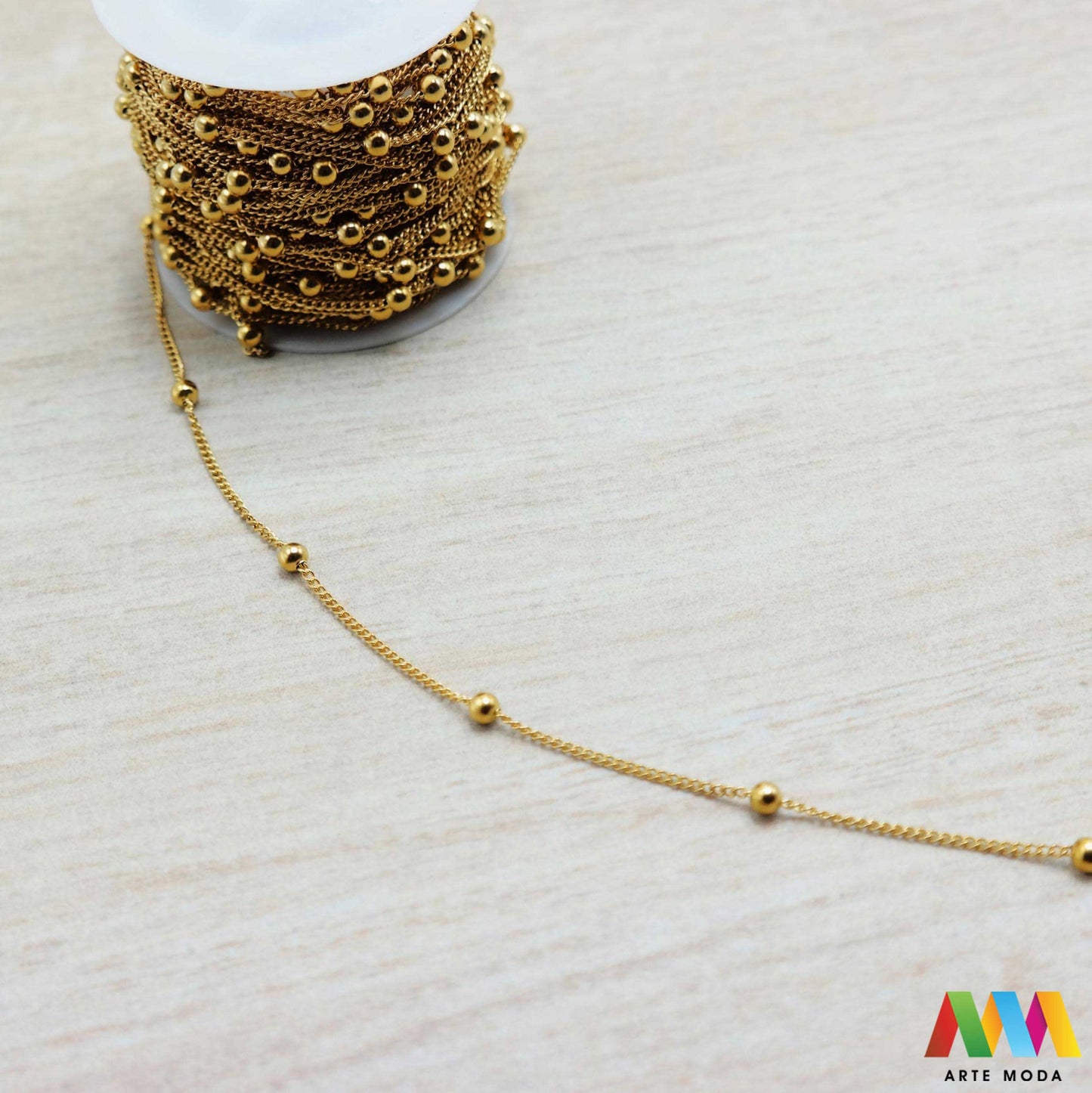 lanac lanci čelik repromaterijal čelični ogrlice narukvice nehrđajući na metre metar kolutu boji nakit inox metru izrada nakita DIY obojeni hipoalergeni tanki bogatstvo boja i modela za vaše kreativne projekte! lanaca na kolutu fleksibilnost s lancima od visokokvalitetnog nehrđajućeg čelika klasičnih srebrnih tonova elegantne zlatne moderne rose gold ili živih boja modelima od tankih i delikatnih do robusnih i upečatljivihž potrebno da izradite unikatne ogrlice i narukvice arte moda repromaterijal