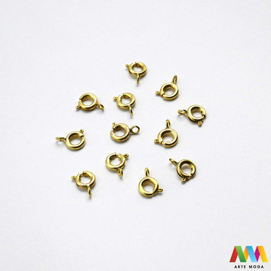 kopče metalne karabiner togl magnet kukice narukvice ogrlice zatvarači nakit DIY metalni pribor spajanje nakita srebrne zlatne karabin magnetne završne kopča narukvica ogrlica Osigurajte svoj nakit Metalne kopče su esencijalne za sigurno završavanje ogrlica i narukvica Birajte između karabin kopči pouzdanost magnetnih kopči lakoća i togl kopči stil Kvalitetni zatvarači u raznim bojama temelj svakog uradi sam nakit projekta arte moda repromaterijal