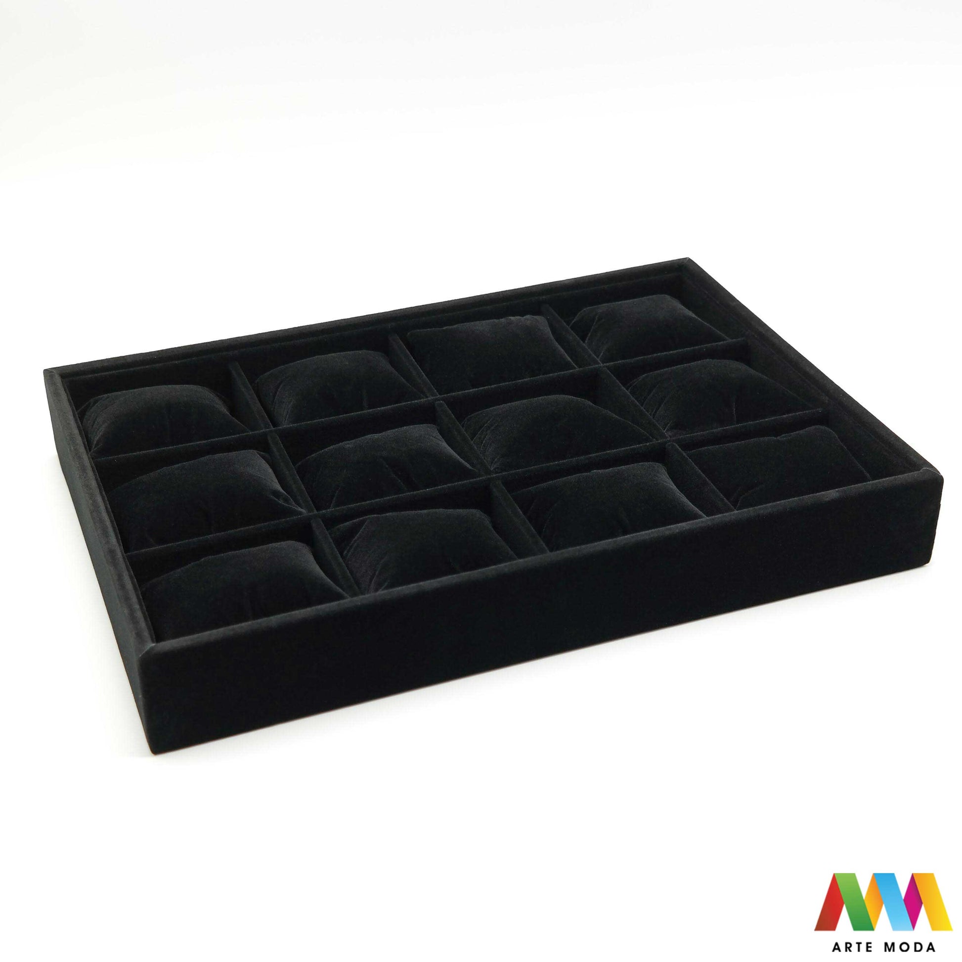 stalci za narukvice naušnica drveni skaj pamučna špaga plišani organizator držač izlaganje nakita oprema butik prezentacija elegantni luksuzni Predstavite svoje narukvice na najljepši način uz naše unikatne drvene stalke presvučene plišom skajem ili pamučnom špagom Svaki stalak pruža savršenu podlogu koja štiti nakit od ogrebotina istovremeno nudeći raznolikost tekstura i stilova – od nježne elegancije pliša preko moderne profinjenosti skaja do rustikalnog šarma pamučne špage arte moda repromaterijal