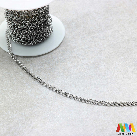 lanac lanci čelik repromaterijal čelični ogrlice narukvice nehrđajući na metre metar kolutu boji nakit inox metru izrada nakita DIY obojeni hipoalergeni tanki bogatstvo boja i modela za vaše kreativne projekte! lanaca na kolutu fleksibilnost s lancima od visokokvalitetnog nehrđajućeg čelika klasičnih srebrnih tonova elegantne zlatne moderne rose gold ili živih boja modelima od tankih i delikatnih do robusnih i upečatljivihž potrebno da izradite unikatne ogrlice i narukvice arte moda repromaterijal