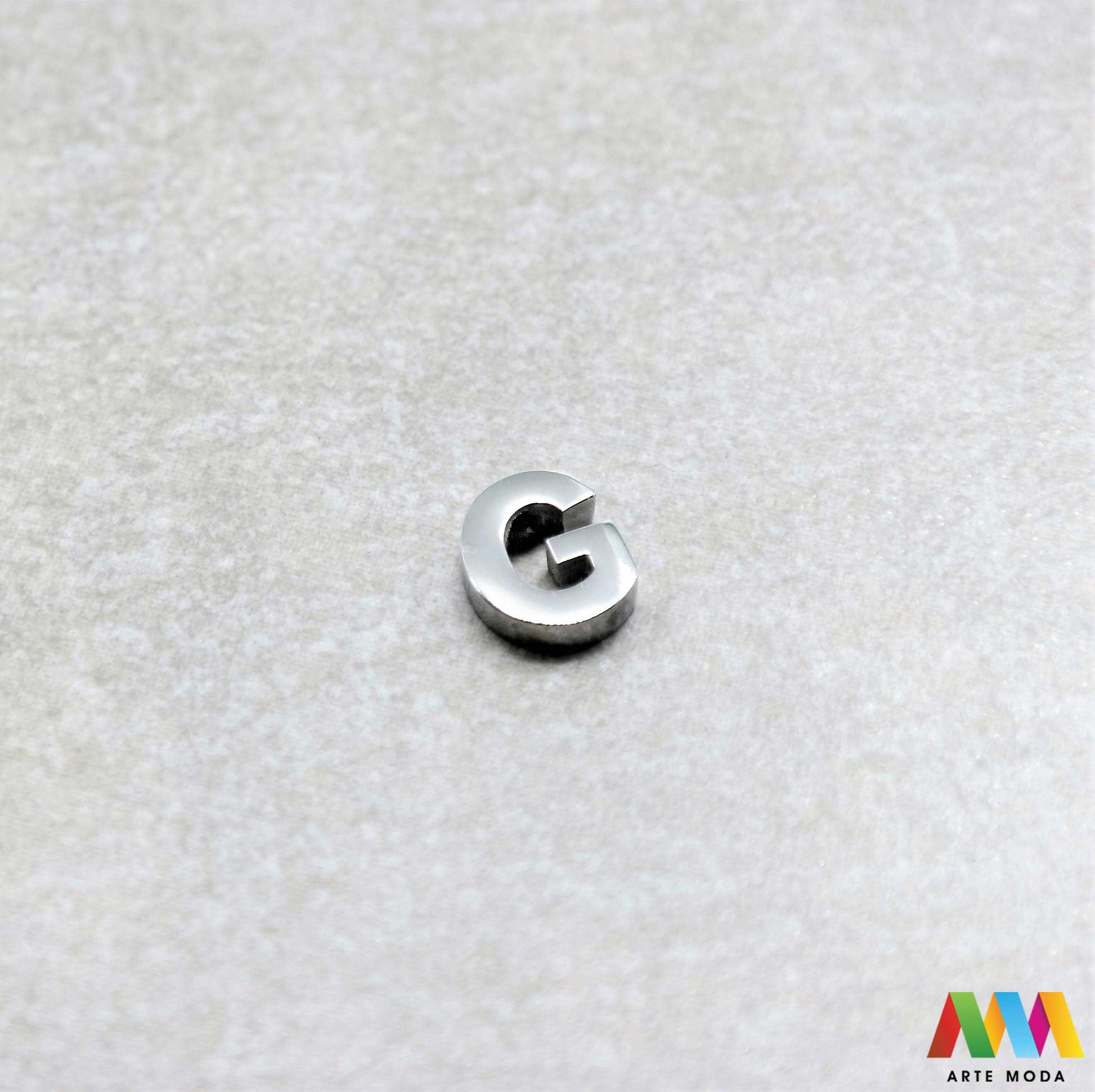 A slovo slova privjesak s jednom rupom privjesak od čelika privjesak čelik repromaterijal čelični ogrlice ogrlica narukvica narukvice nanožnica nehrđajući slova izrađena od nehrđajućeg čelika 316L koja služe za izradu nakita poput narukvica ili ogrlica najčešće se koriste za nizanje na sajlu, gumu, flaks i ostale materijale