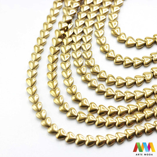 hematit krvavi kamen poludragi mineral metalni sjaj kvarc zrcalo kristal prirodni metalik meditacija zaštita repromaterijal Hematit (ili krvavi kamen) je prirodni mineral smeđe sive ili crne boje karakteriziran prisustvom hladnog metalnog sjaja Vjeruje se da pomaže u jačanju volje samopouzdanja i povezanosti s majkom zemljom Nakit izrađen od njega fascinira svojim tajanstvenim zrcalnim sjajem arte moda repromaterijal