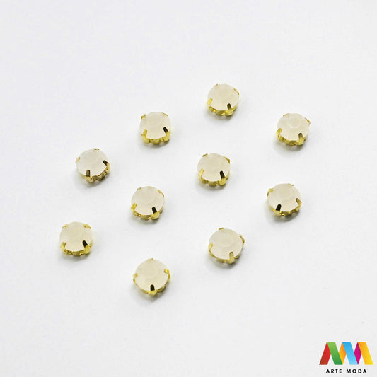 cirkoni stakleni metalni kalup blještavo sjajno perle privjesci rhinestones šivanje lijepljenje nakit glamur kostimi dekoracije ukrasi kalupu cirkon kopči blještavi Postignite maksimalan sjaj s staklenim cirkonima u metalnom kalupu Ovi blještavi cirkoni su sigurno fiksirani i spremni za šivanje lijepljenje ili nizanje Idealni za izradu glamuroznog nakita ukrašavanje kostima i svečane dekoracije Brz jednostavan i elegantan put do blistavog "uradi sam" projekta arte moda repromaterijal