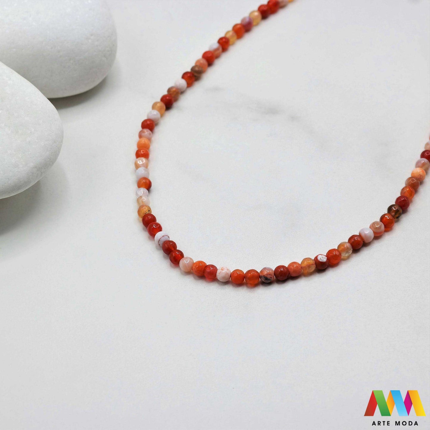 poludragi kamen ahat kristal kalcedon polu dragi poludrago kamenje dragulj mineral kvarc Ahat je jedan od najrasprostranjenijih kristala na planeti Ahat spada u grupu kalcedona izrazito je dekorativan te se od njega izrađuje lijepi nakit i ukrasni predmeti U Hrvatskoj je poznati Lepoglavski Ahat s brda Gaveznica