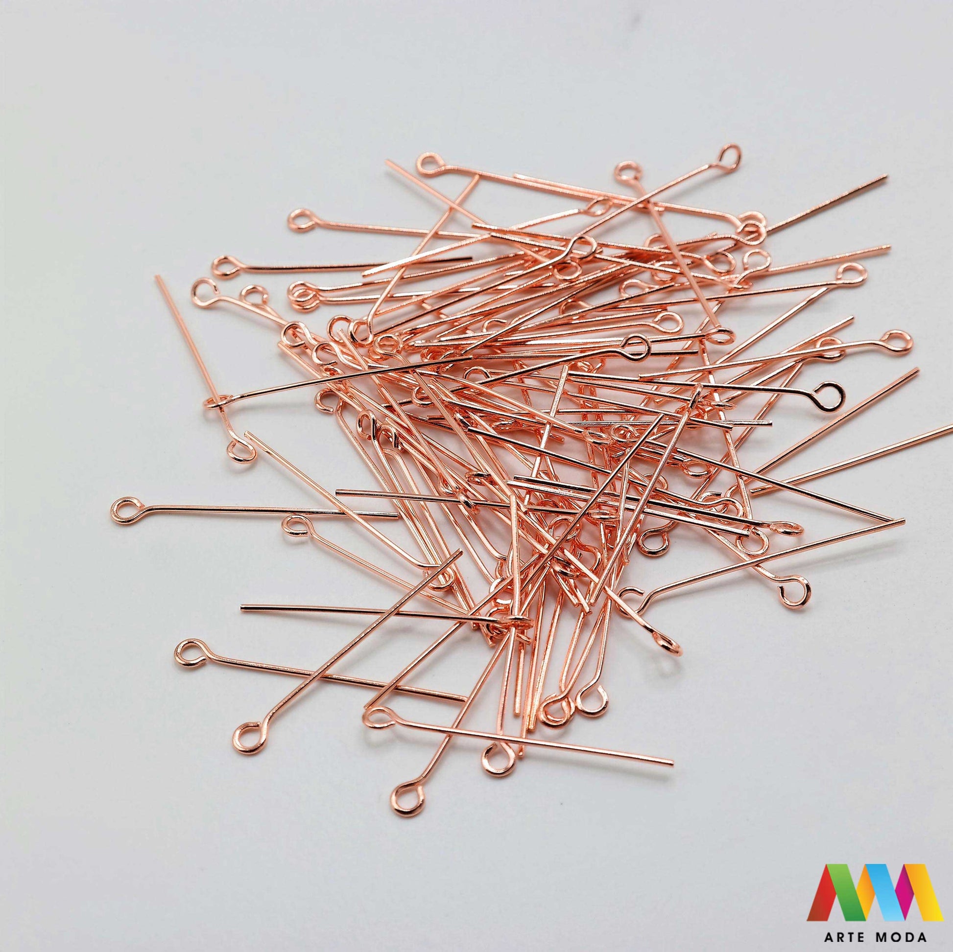 čavlići za viseće privjeske perle čavao naušnice narukvica ogrlica čelik repromaterijal čelični nehrđajući viseći privjesak kuka kuglica izrada pribor nakit inox spojni elementi baza element za stvaranje unikatnih visećih privjesaka i ukrasa čavlići od visokokvalitetnog nehrđajućeg čelika izradu naušnica ogrlica narukvica i krunica jednostavno nanižete perle i stvorite privlačne dugotrajne viseće elemente Otporni na koroziju i hipoalergeni idealni su za sve vaše kreativne projekte arte moda repromaterijal