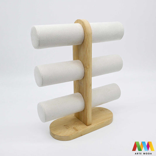 stalci za narukvice naušnica drveni skaj pamučna špaga plišani organizator držač izlaganje nakita oprema butik prezentacija elegantni luksuzni Predstavite svoje narukvice na najljepši način uz naše unikatne drvene stalke presvučene plišom skajem ili pamučnom špagom Svaki stalak pruža savršenu podlogu koja štiti nakit od ogrebotina istovremeno nudeći raznolikost tekstura i stilova – od nježne elegancije pliša preko moderne profinjenosti skaja do rustikalnog šarma pamučne špage arte moda repromaterijal