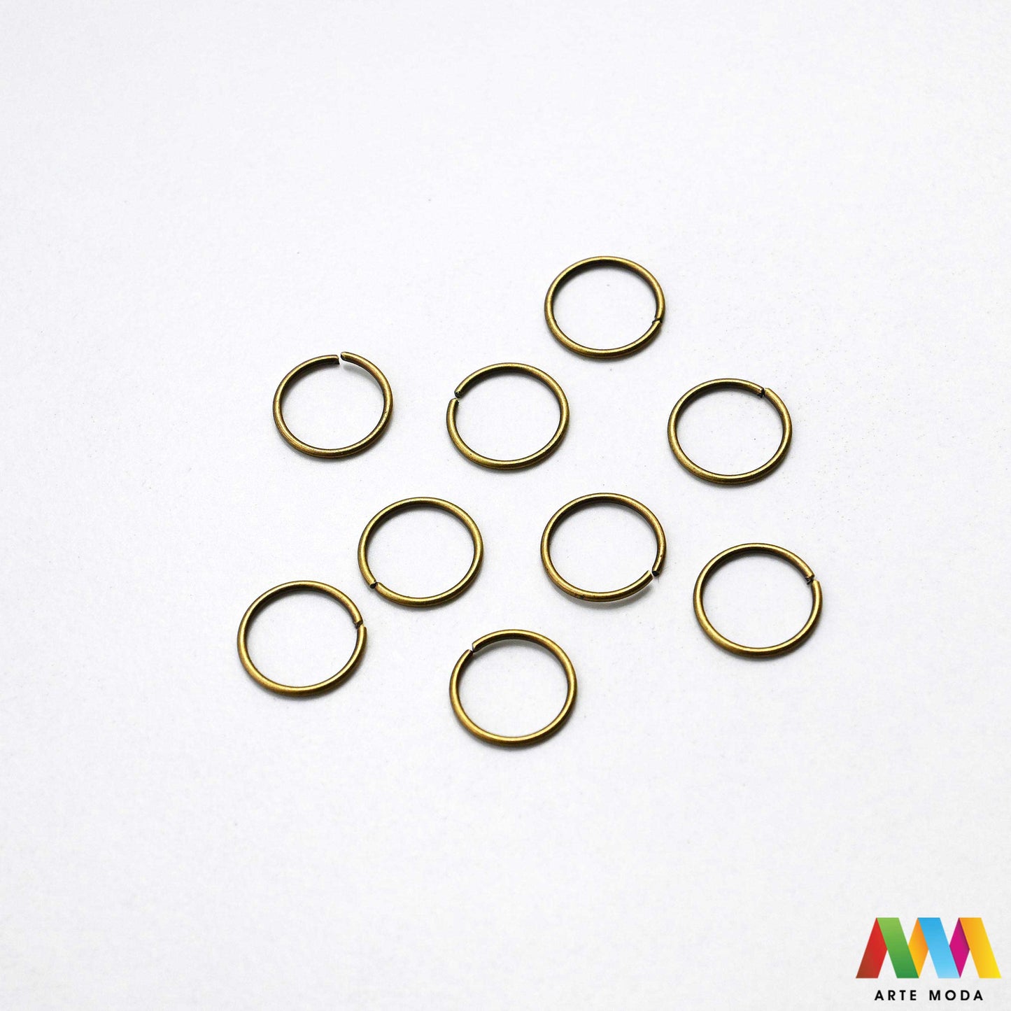 alkice spojnice karike jump rings spojni prstenovi metalni kolutovi DIY pribor repromaterijal srebrne zlatne izrada nakita spajanje perli metalne za nakit otvorene zatvorene izradu materijal prsten elementi narukvice ogrlice Osigurajte čvrstinu nakitu Metalne alkice su neizostavne spojnice spajanje kopči privjesaka lanaca Birajte između prstenova u raznim veličinama bojama bronca složenost vašeg uradi sam projekta kvalitetne alkice pružit profesionalan siguran završetak kreaciji arte moda repromaterijal