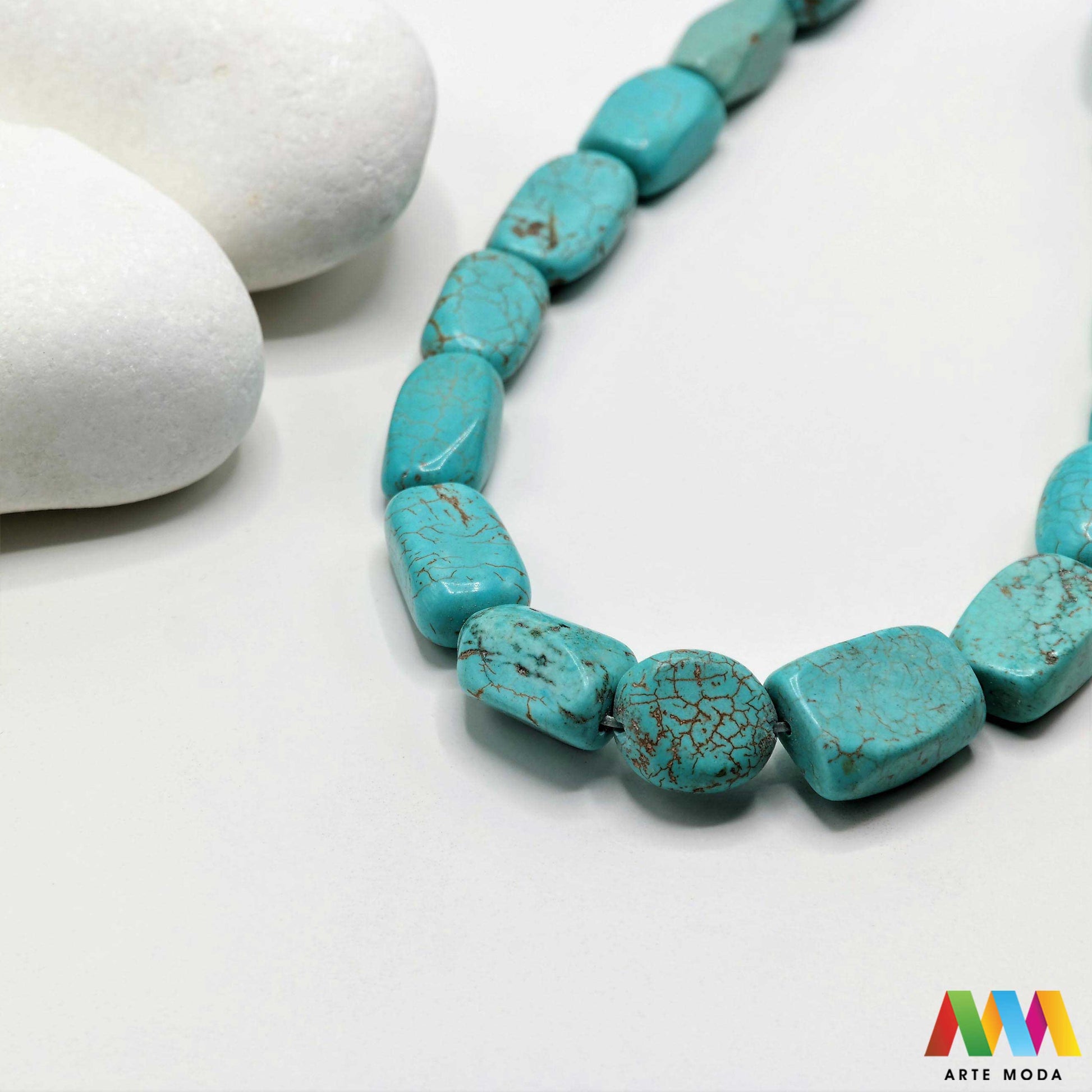 tirkiz poludragi kamen kristal mineral nakit prirodni meditacija zaštita sreća plava grlena čakra ljekovito kamenje energija kristala Simbol neba i mora ovaj prekrasni plavi poludragi kamen cijenjen je zbog svoje ljepote i metafizičkih svojstava Vjeruje se da pomaže u komunikaciji donosi sreću i štiti od negativne energije Savršen je za izradu nakita i meditaciju