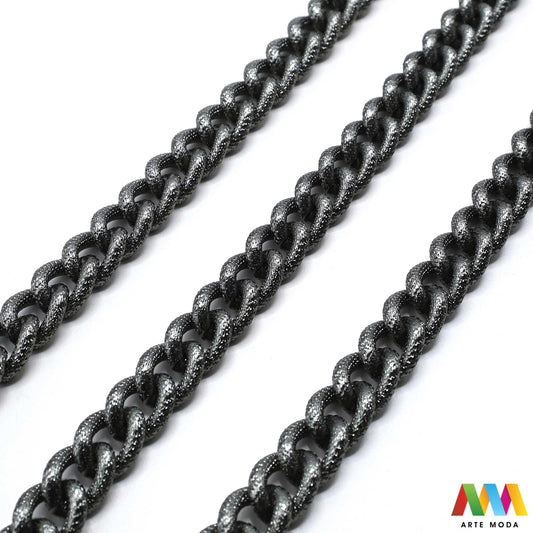 aluminijski lanac torbe ruksak nakit lagani izrada aluminij DIY materijal remen ogrlice narukvice karike ručke pribor komponente ukrasni repromaterijal Želite lagan i trendi materijal Aluminijski lanci savršeni su za vaše projekte Idealni su za izradu laganih remena za torbe ili statement nakita ogrlice narukvice Lakši su od klasičnih metala ne opterećuju i dolaze u raznim bojama i debljinama Lako ih je rezati i oblikovati laganu eleganciju za svoj uradi sam nakit i modne dodatke arte moda repromaterijal