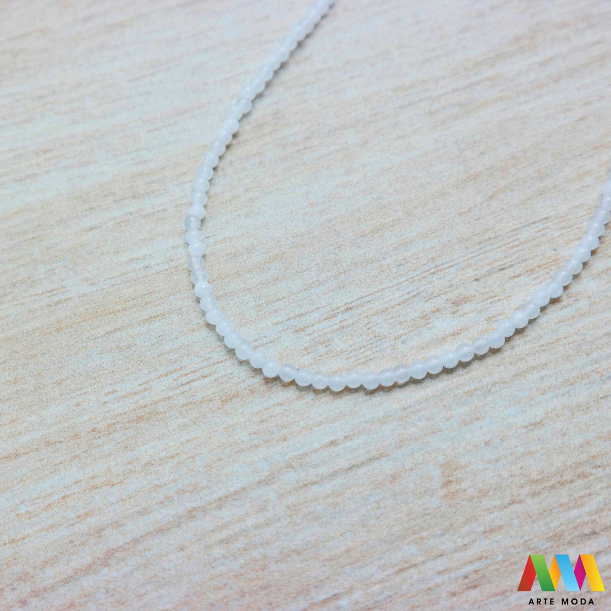 gorski kristal čisti kvarc kvarcni stjenoviti kremen poludrago kamenje repromaterijal poludragi kamen mineral perle nakit meditacija isceljenje čišćenje energije aura energetska pojačala prozirni čisti kristaloterapija Gorski kristal je kamen svih kamena Simbol čistoće svjetlosti moćne energije Smatra se univerzalnim iscjeliteljem jer pojačava energiju čisti čakre pretvara negativnost u pozitivu izradu nakita meditaciju čišćenje prostora Birajte perle različitih dimenzija i oblika arte moda repromaterijal