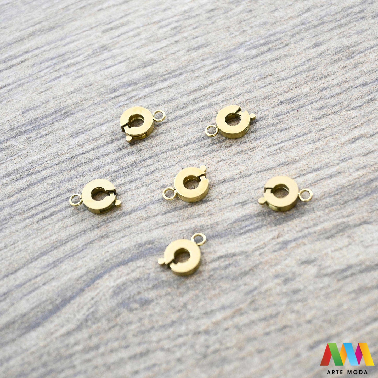 repromaterijal čelični kopče za nakit izradu nehrđajući čelik nakit pribor DIY nakit ogrlice narukvice lančiće nakitni elementi ručni rad čelične inox kopča zatvarači završeci karabin kreacije izdržljivih i elegantnih kopči od nehrđajućeg čelika klasična karabin kopča praktična magnetska kopča ili neki drugi model naše kopče sigurno zatvaranje i profesionalan izgled vašim narukvicama ogrlicama i lančićima DIY nakit kvaliteta koja traje otporna je na koroziju i hipoalergena arte moda repromaterijal