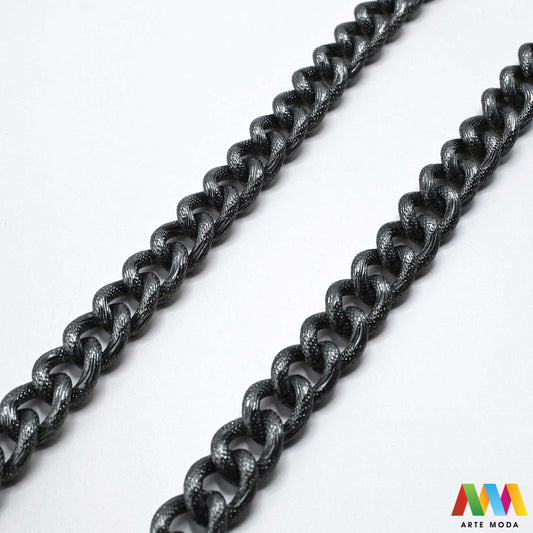 aluminijski lanac torbe ruksak nakit lagani izrada aluminij DIY materijal remen ogrlice narukvice karike ručke pribor komponente ukrasni repromaterijal Želite lagan i trendi materijal Aluminijski lanci savršeni su za vaše projekte Idealni su za izradu laganih remena za torbe ili statement nakita ogrlice narukvice Lakši su od klasičnih metala ne opterećuju i dolaze u raznim bojama i debljinama Lako ih je rezati i oblikovati laganu eleganciju za svoj uradi sam nakit i modne dodatke arte moda repromaterijal